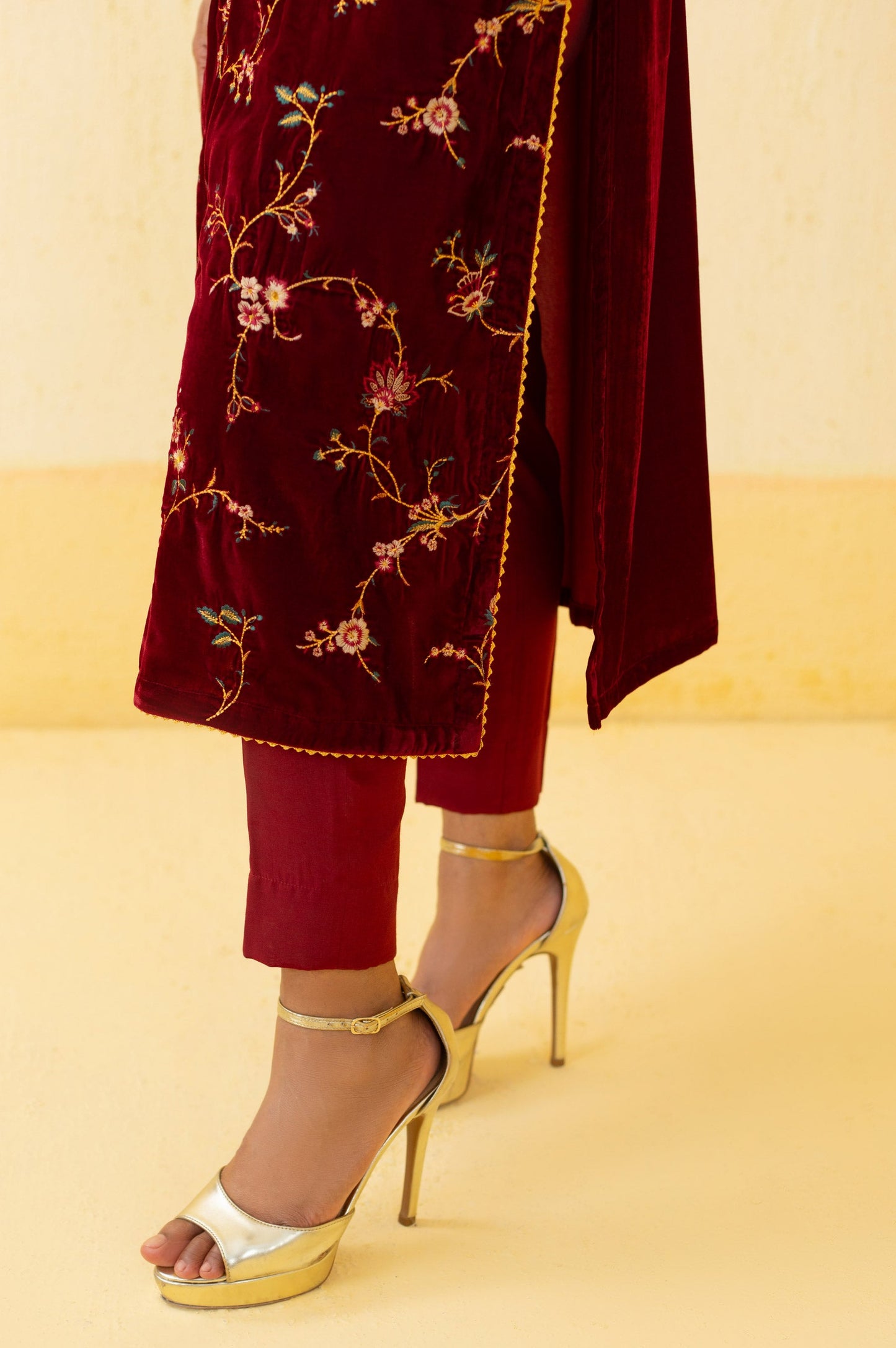 Stitched 2 Piece Embroidered Velvet Suit - Maroon