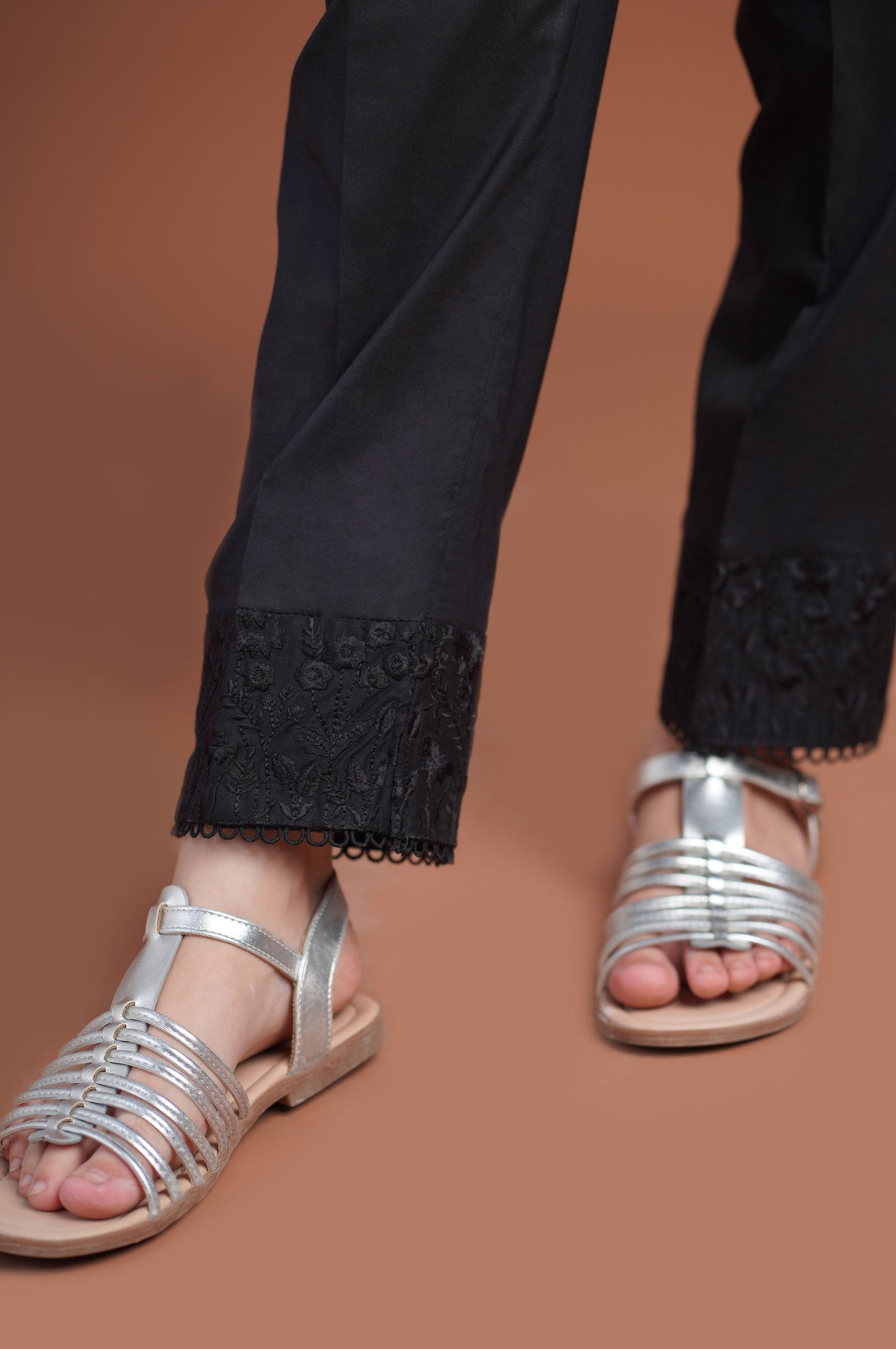 Embroidered Cambric Cigarettes Junior Pant - Black