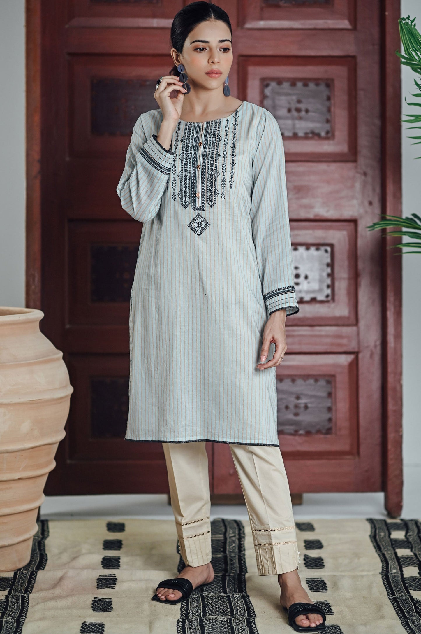 Stitched 1 Piece Yarn Dyed Stripes Shirt