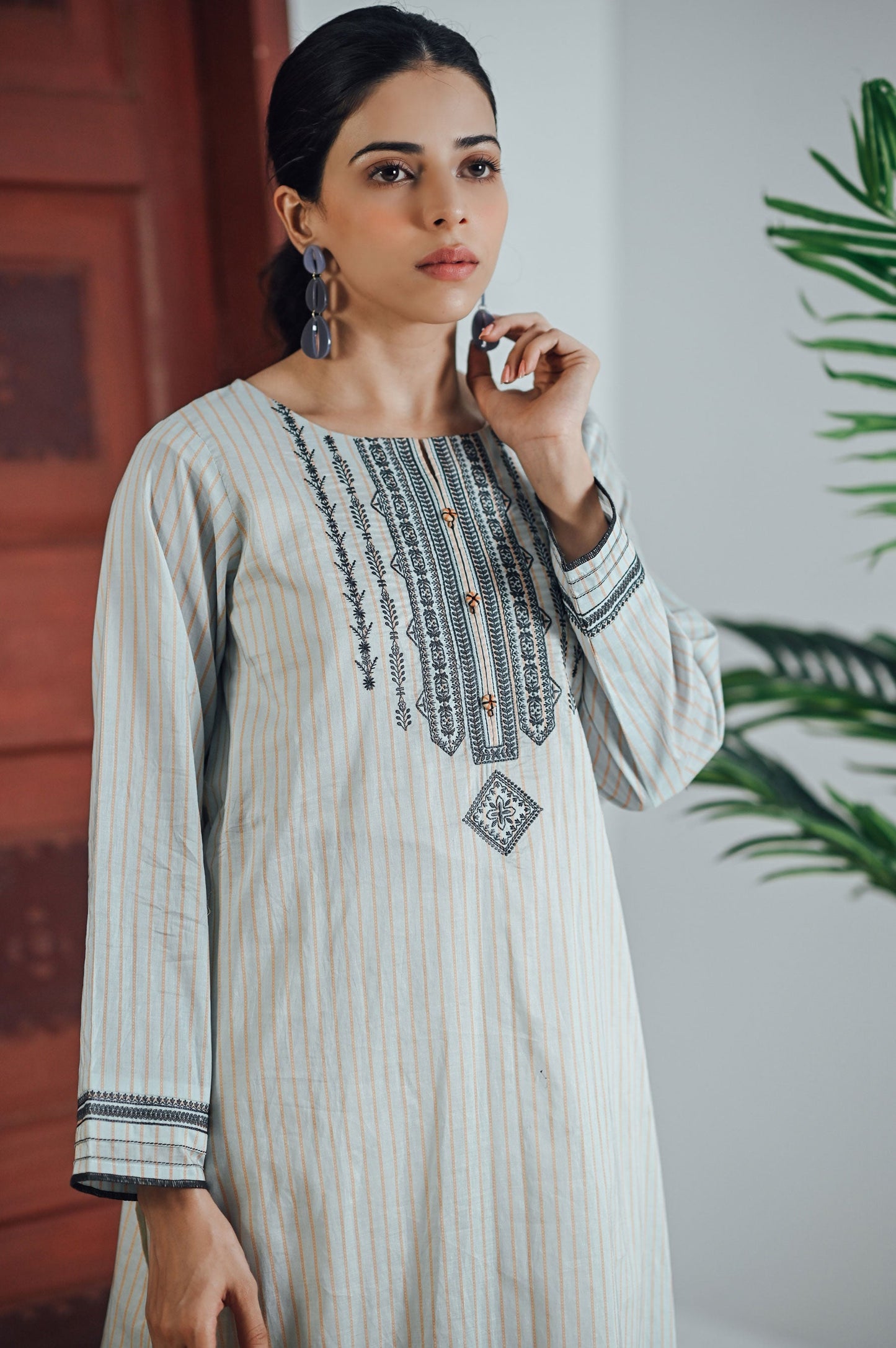 Stitched 1 Piece Yarn Dyed Stripes Shirt