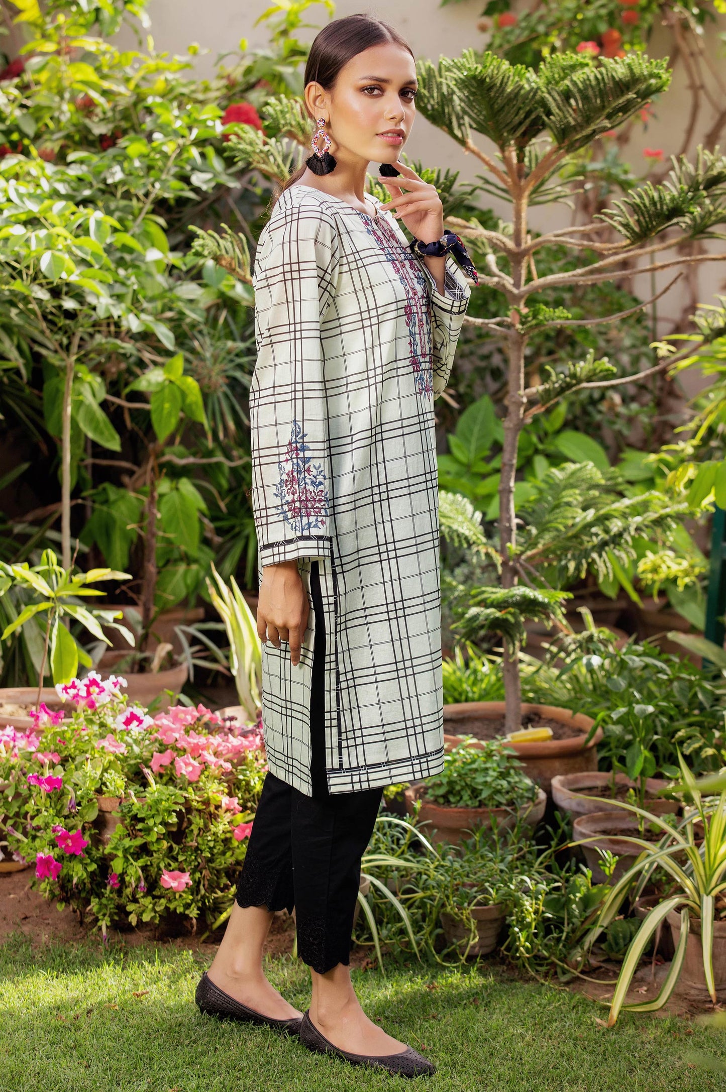 Stitched 1 Piece Embroidered Yarn Dyed Shirt