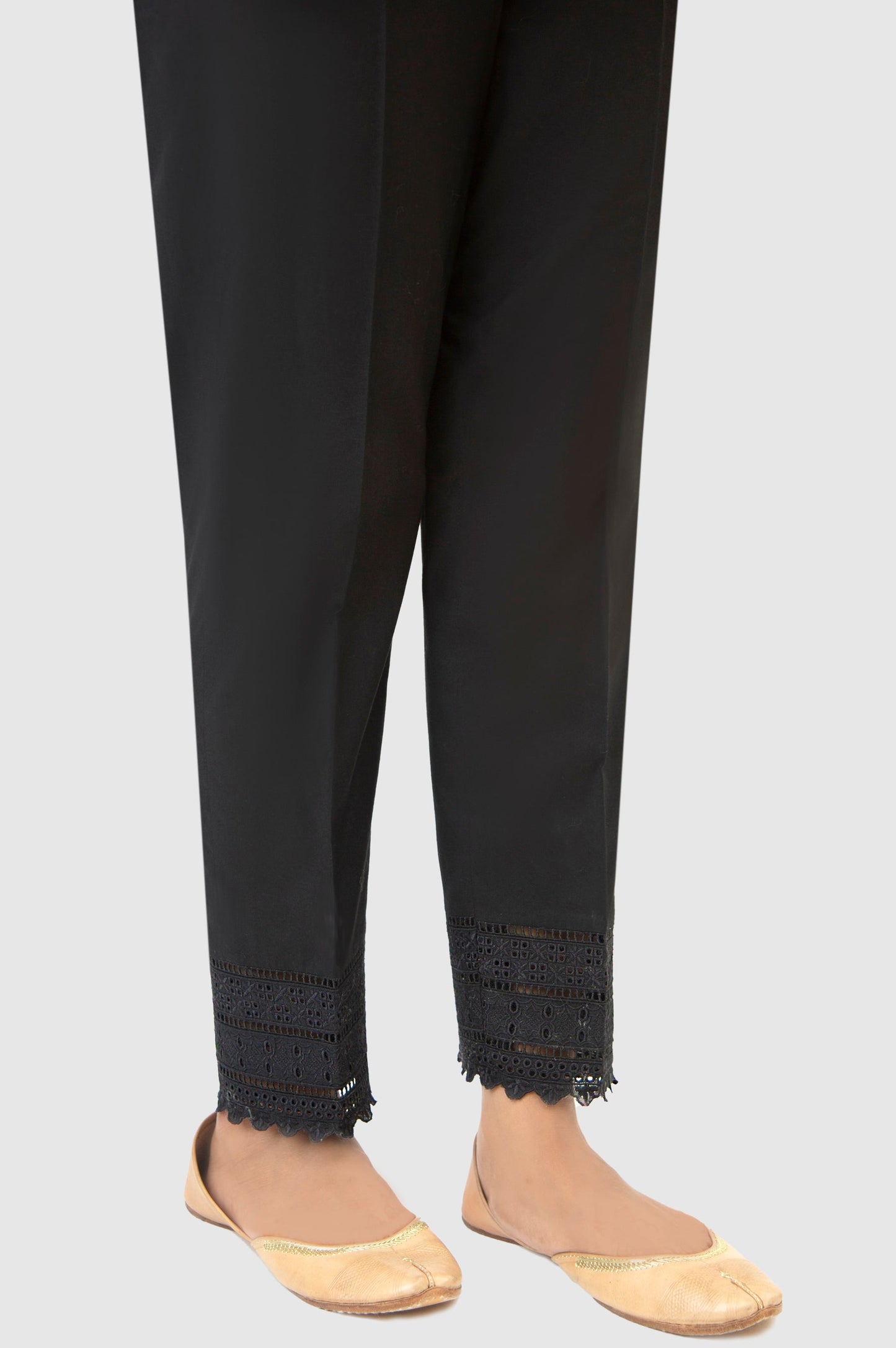 Embroidered Cambric Capri Pants - Black