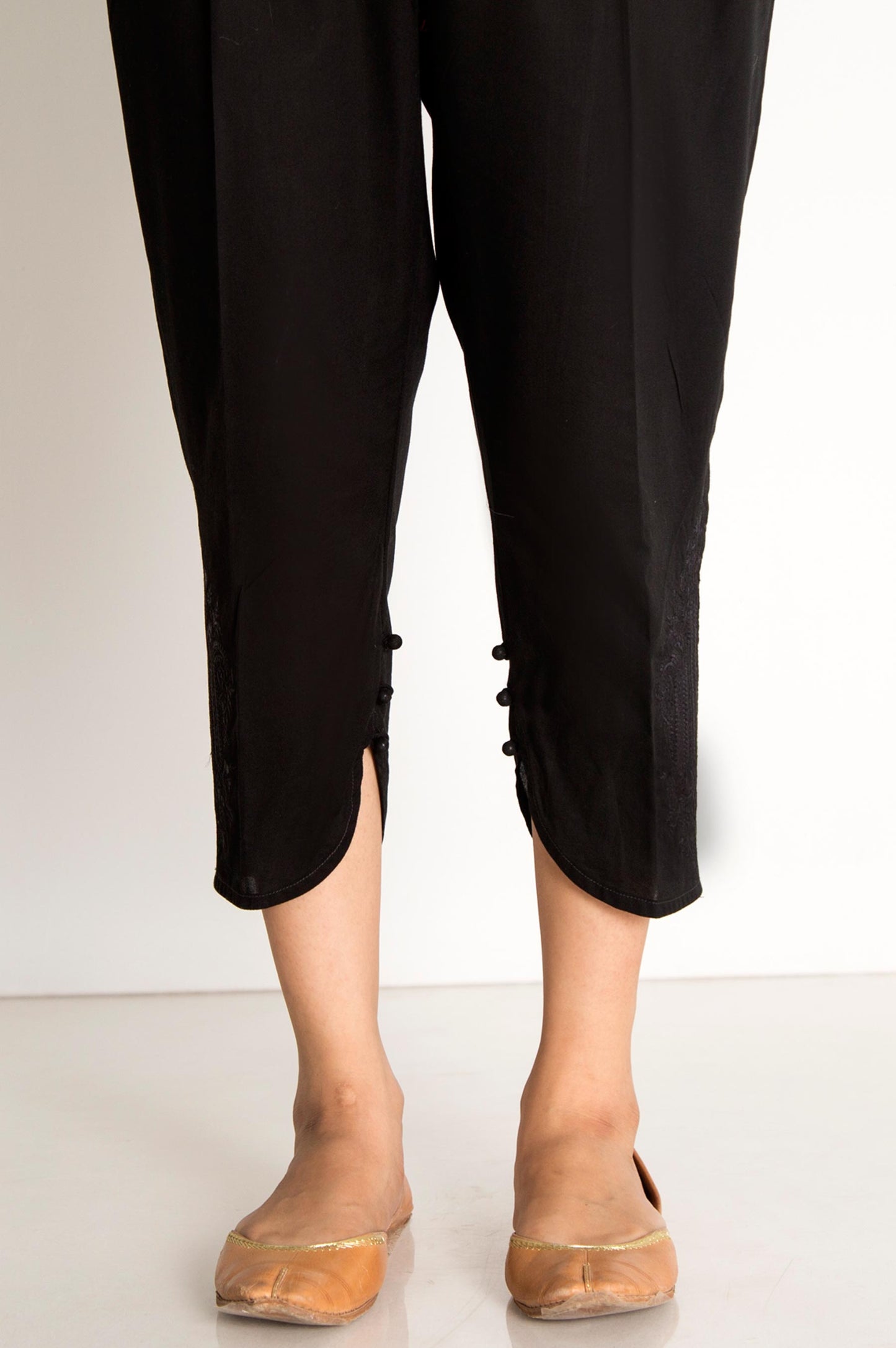 Cambric Embroidered Capri Pants  - Black