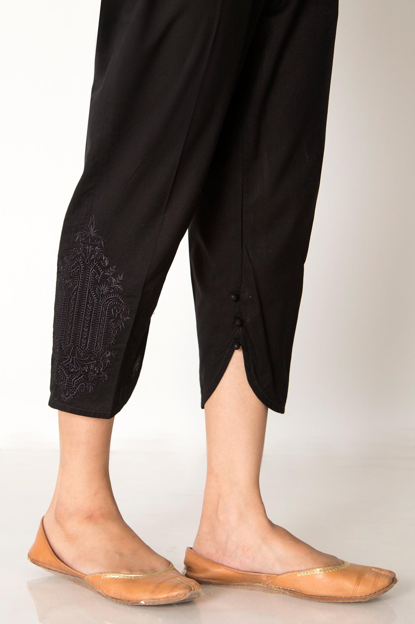 Cambric Embroidered Capri Pants  - Black