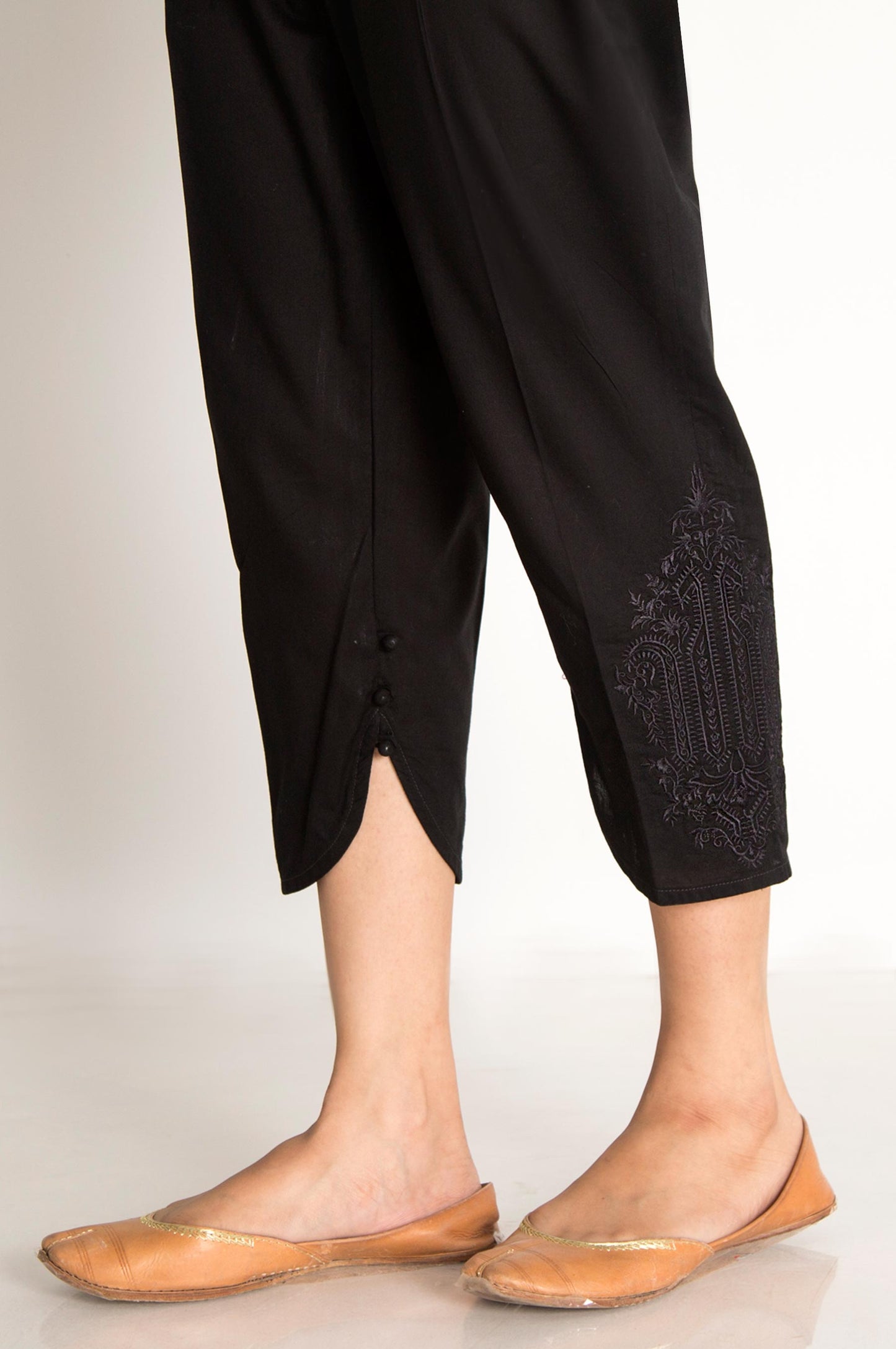 Cambric Embroidered Capri Pants  - Black