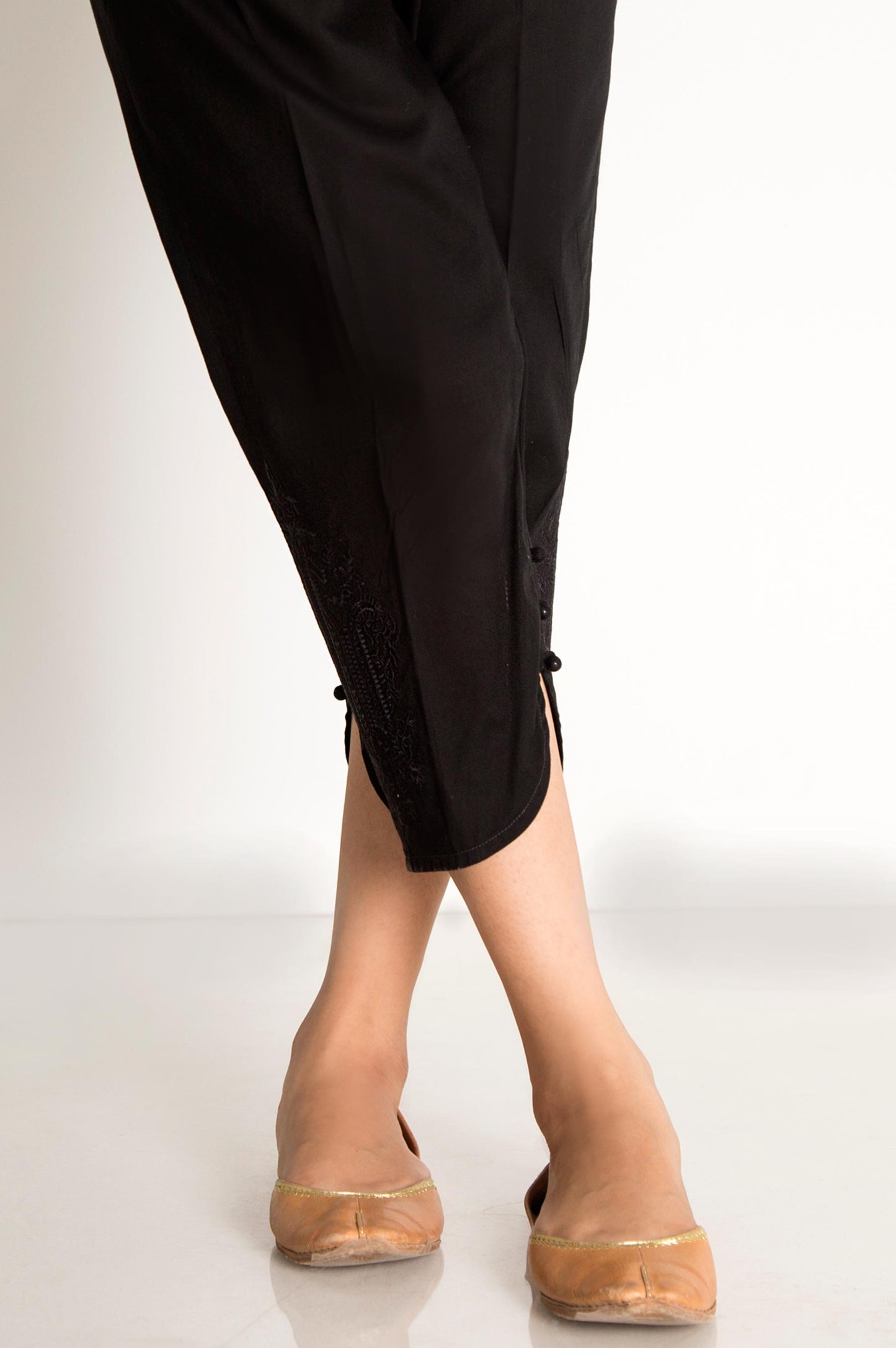 Cambric Embroidered Capri Pants  - Black