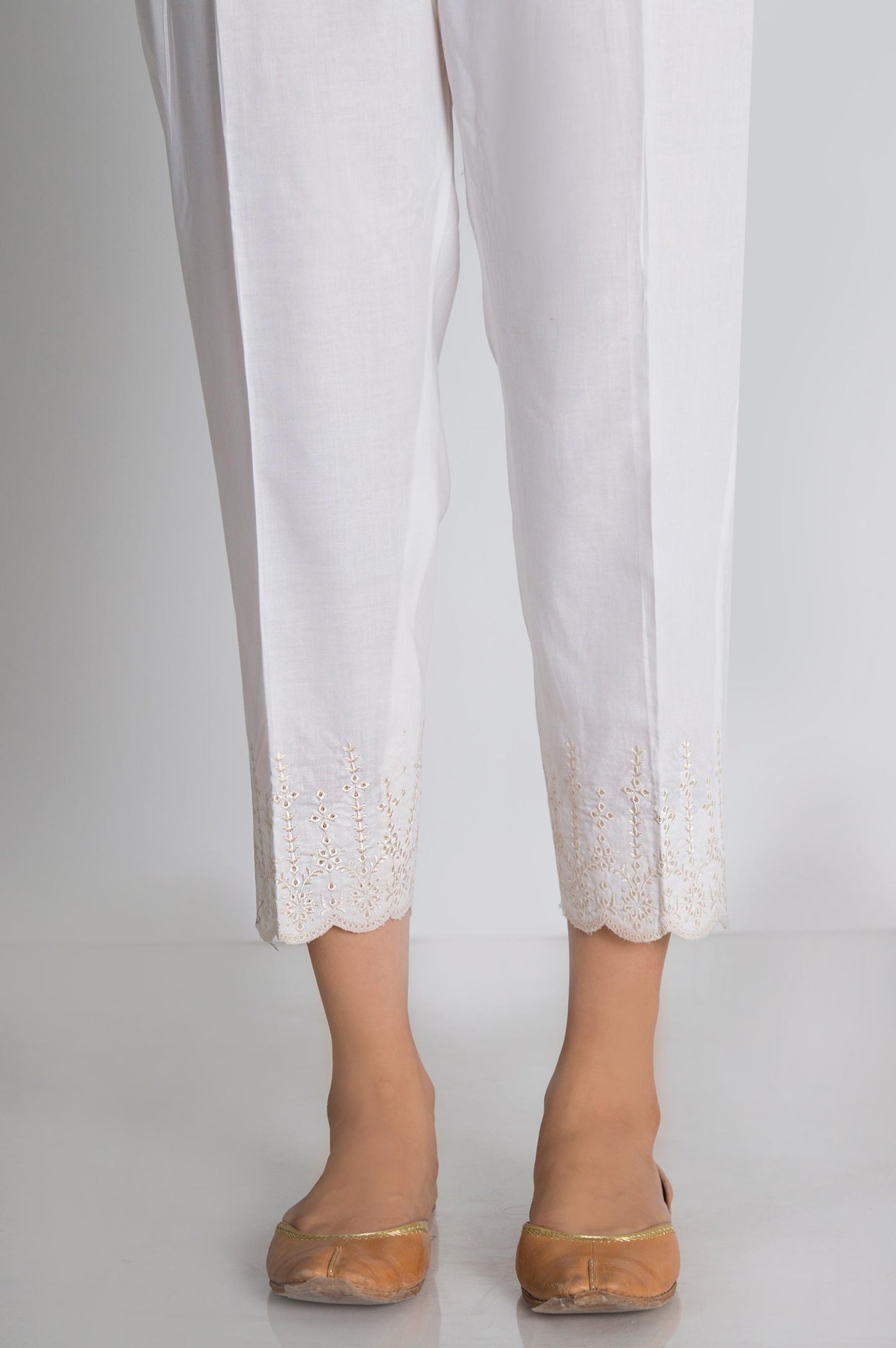 Embroidered Cambric Capri Pant -White