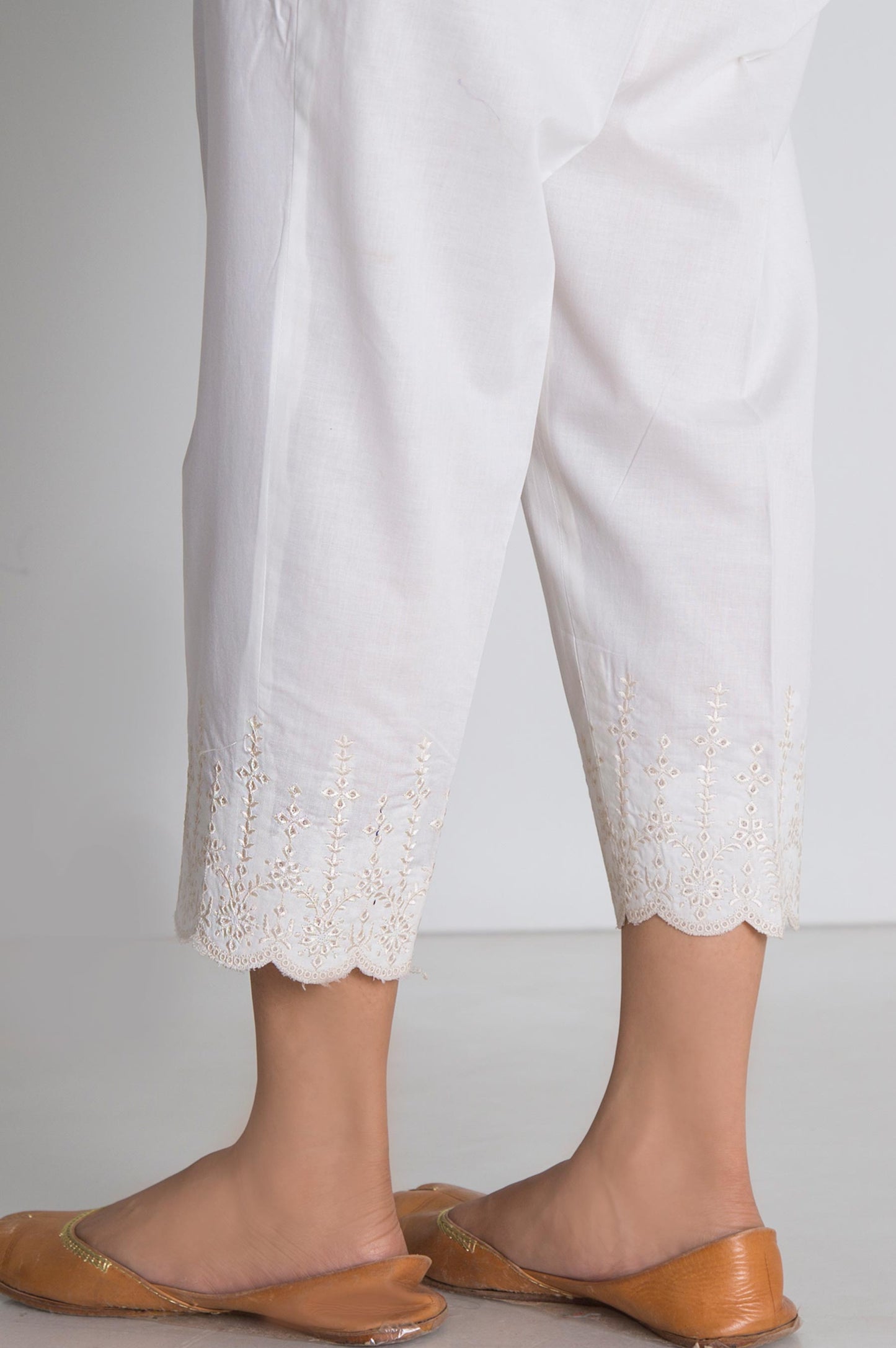 Embroidered Cambric Capri Pant -White