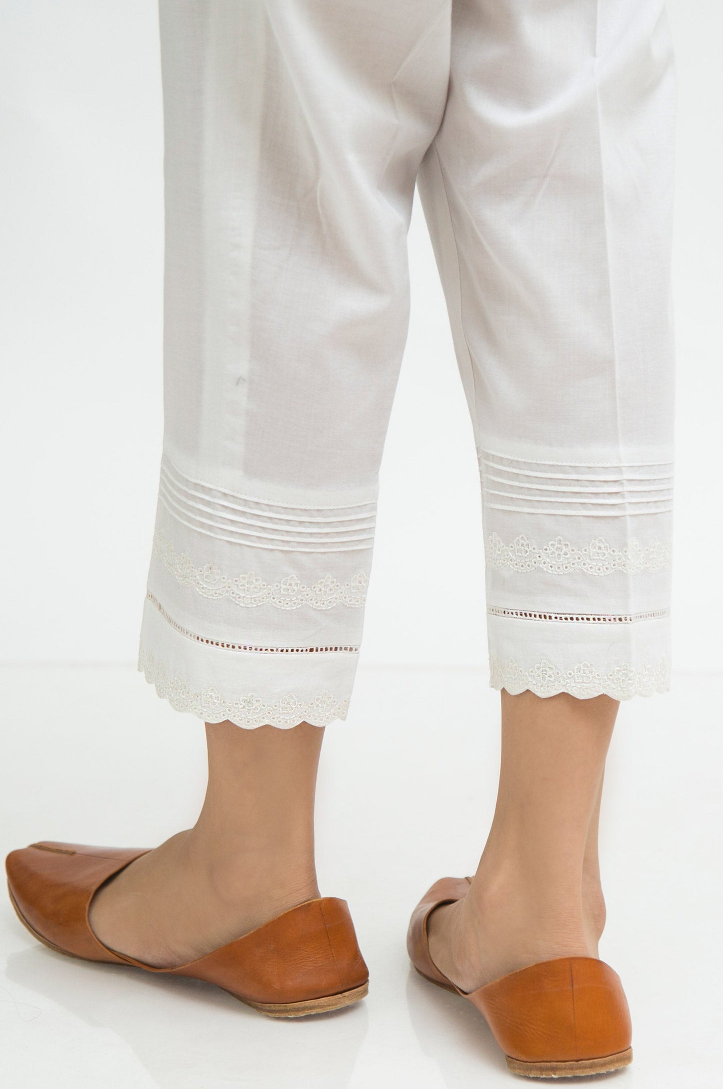Embroidered Cambric Capri Pants - White