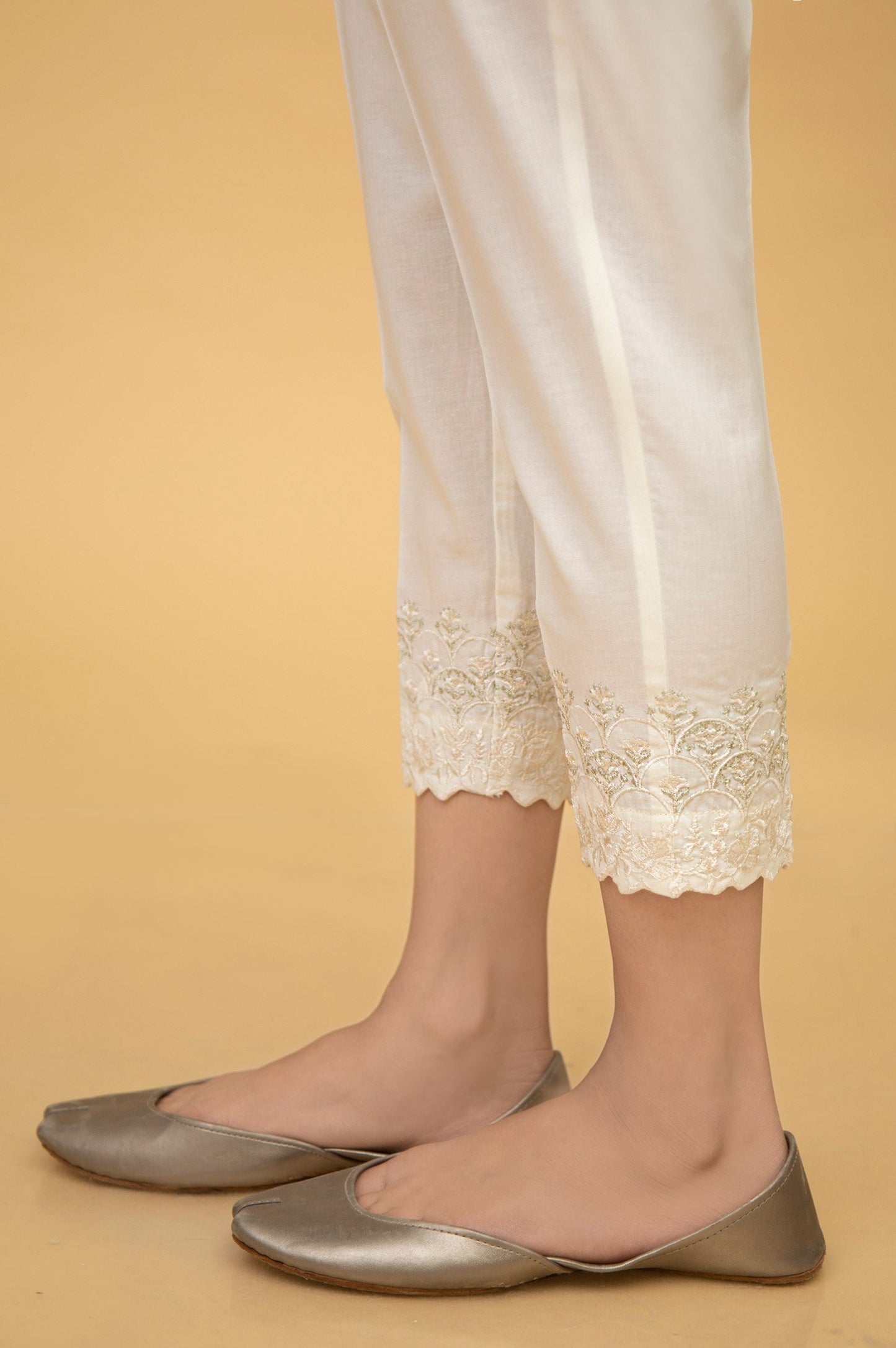 Embellished Capri Pants - Offwhite