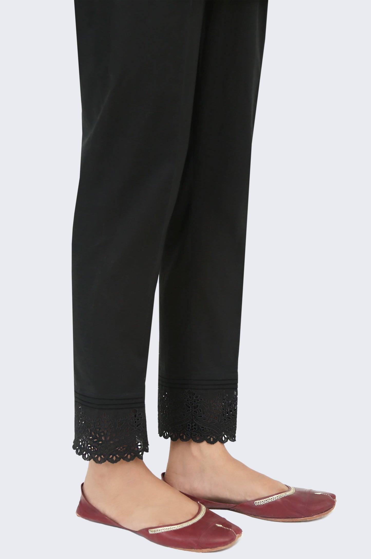 Embroidered Cambric Capri Pants - Black