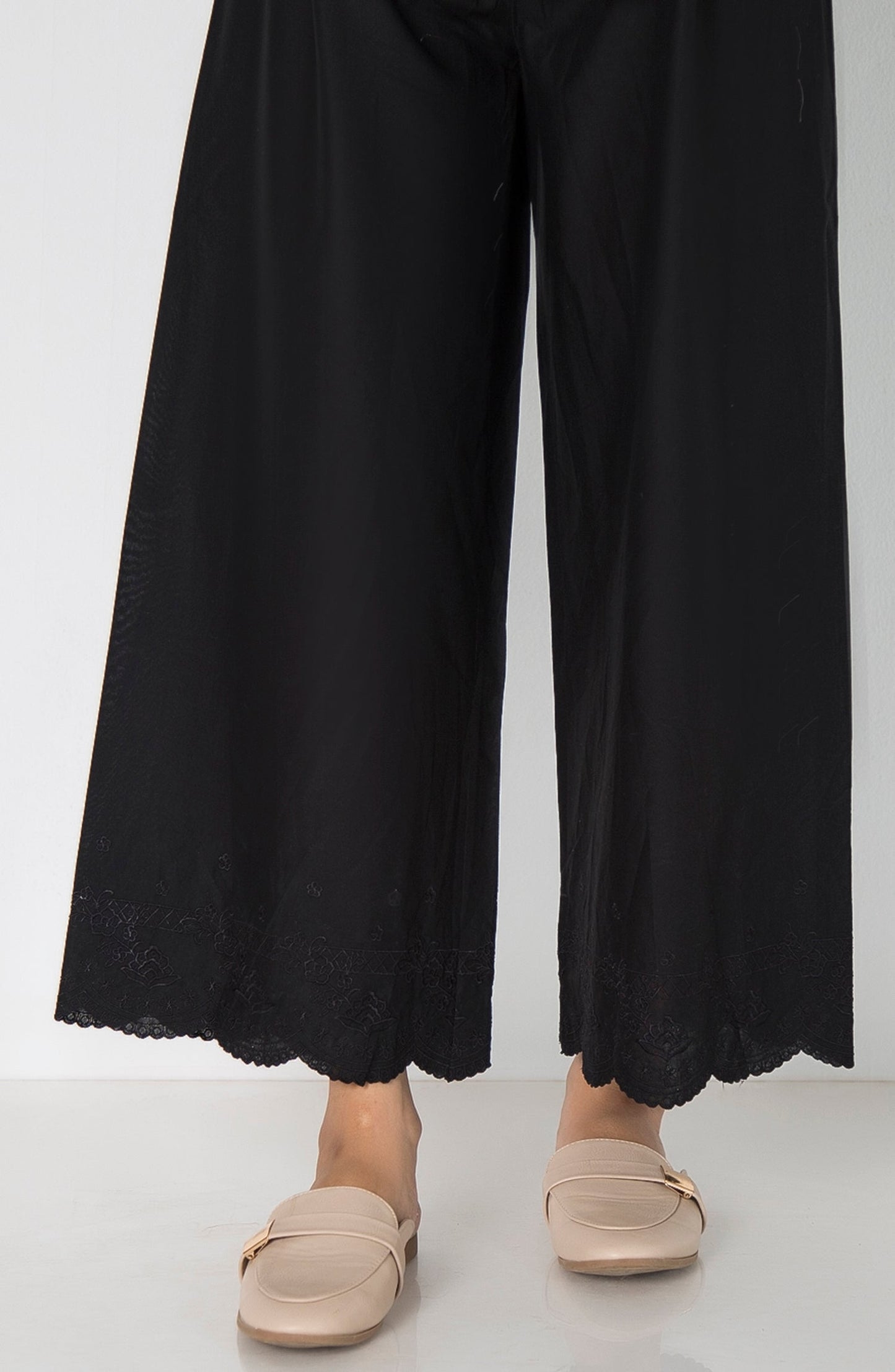 Embroidered Cambric Culotte Pants  - Black