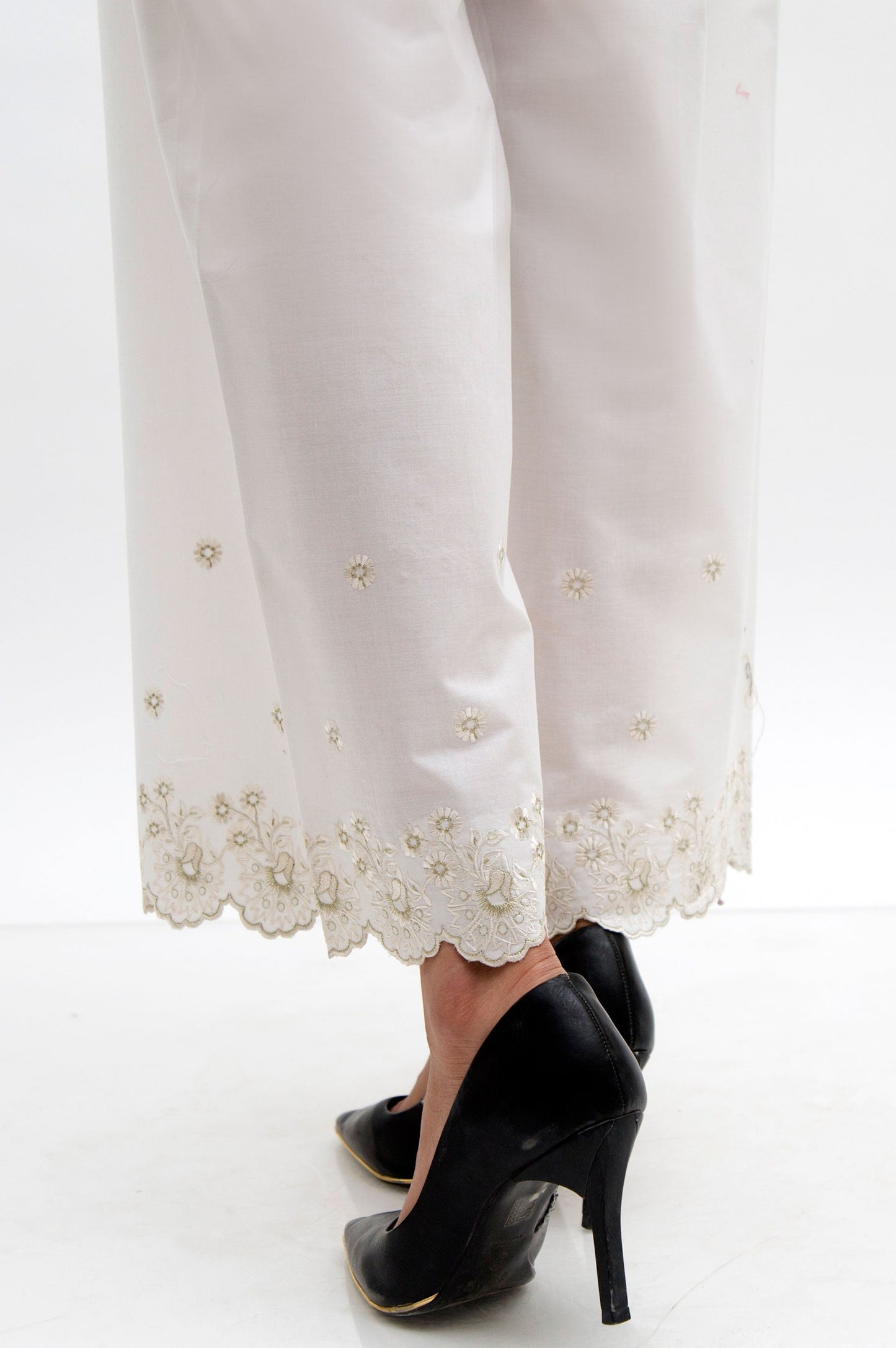 Embroidered Culotte Pants  - White