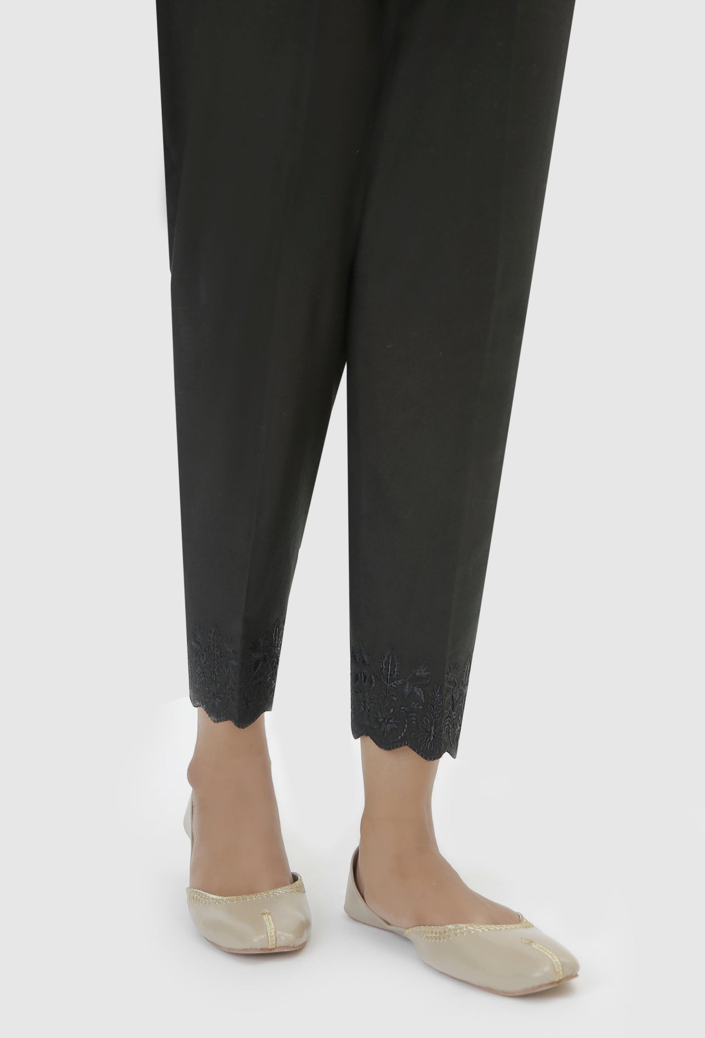 Embroidered Cambric Cigeratte Pants - Black