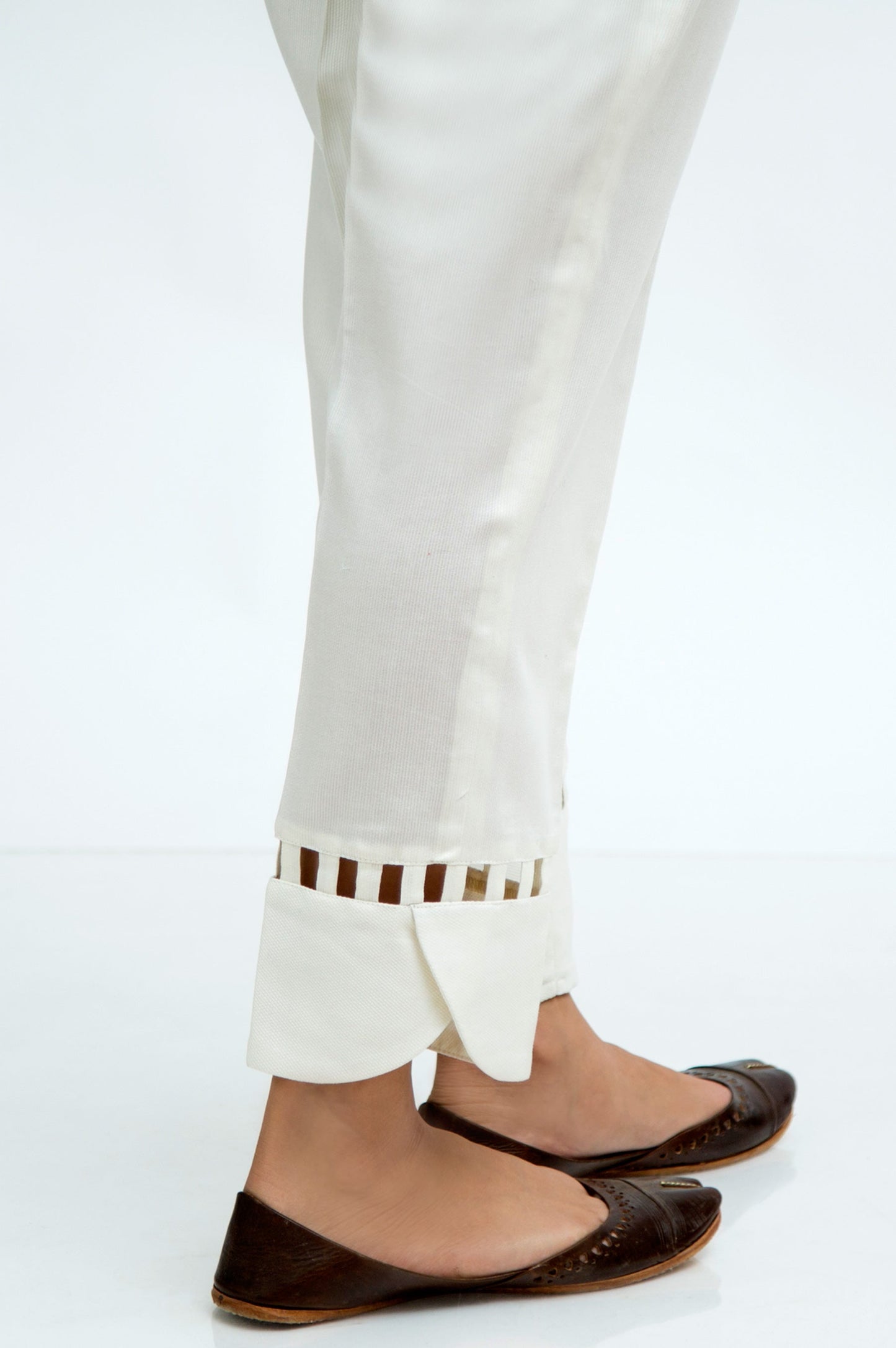 Stylized Cottel Cigarette Pants- White