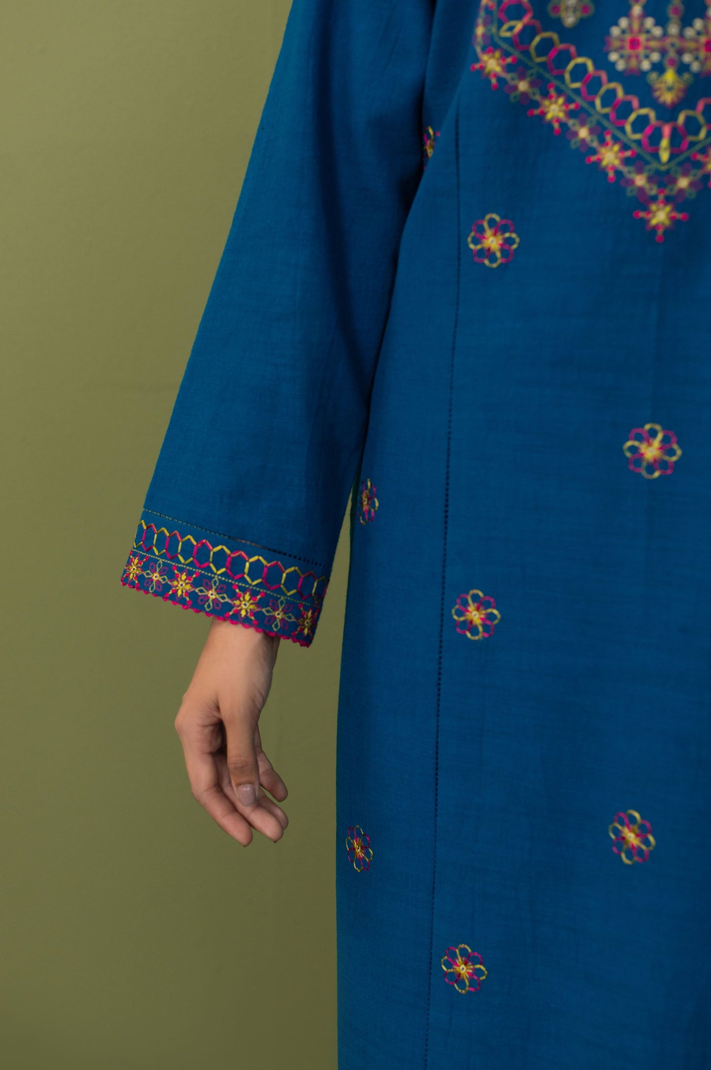 Unstitched 2 Piece Dyed Embroidered Khaddar Shirt with Dupatta