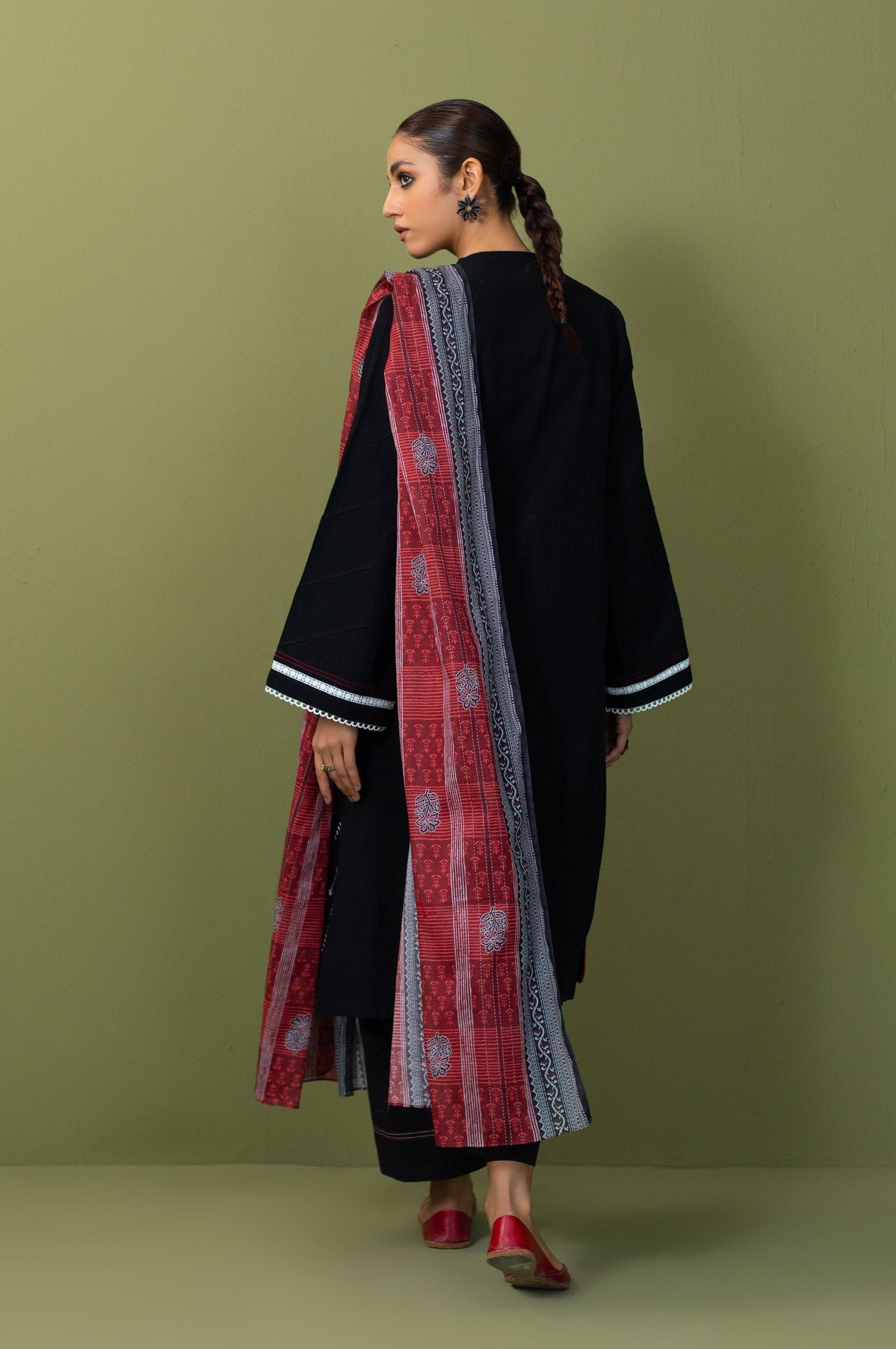 Unstitched 2 Piece Khaddar Embroidered Suit