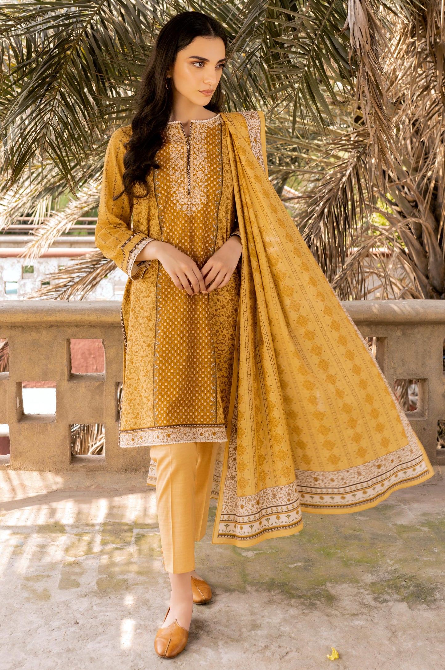 Unstitched 3 Piece Embroidered Khaddar Suit