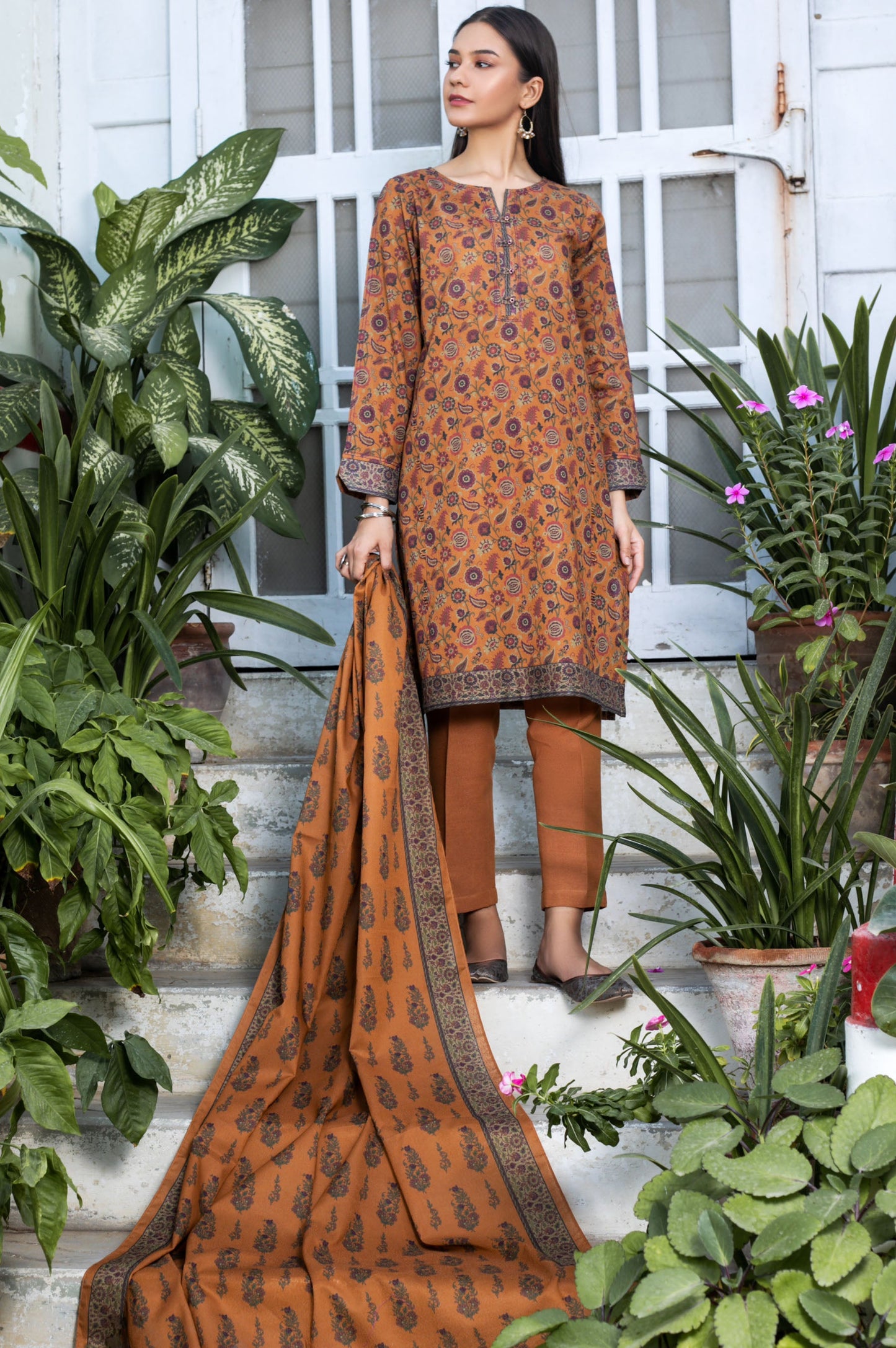 Unstitched 3 Piece Printed Khaddar Suit