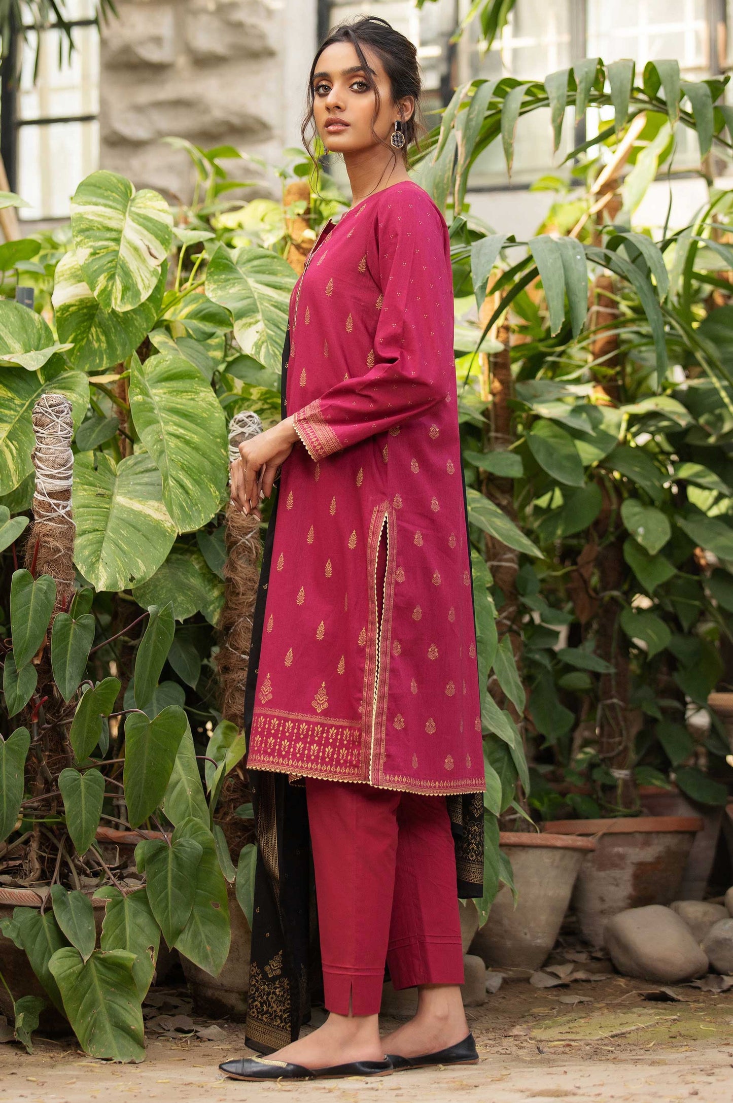 Stitched 3 Piece Printed Gold Paste Lawn Suit