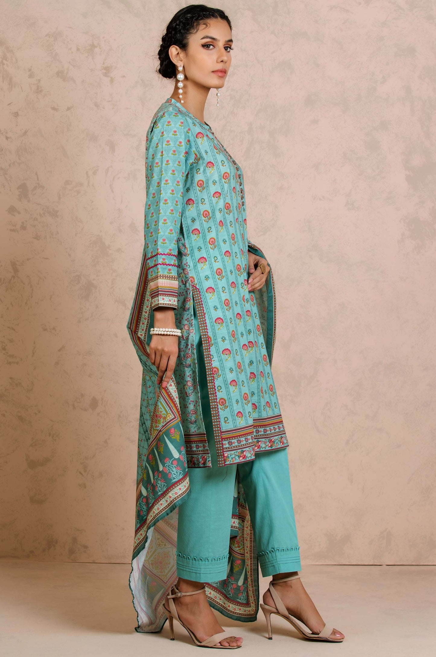 Stitched 3 Piece Printed Khaddar Suit