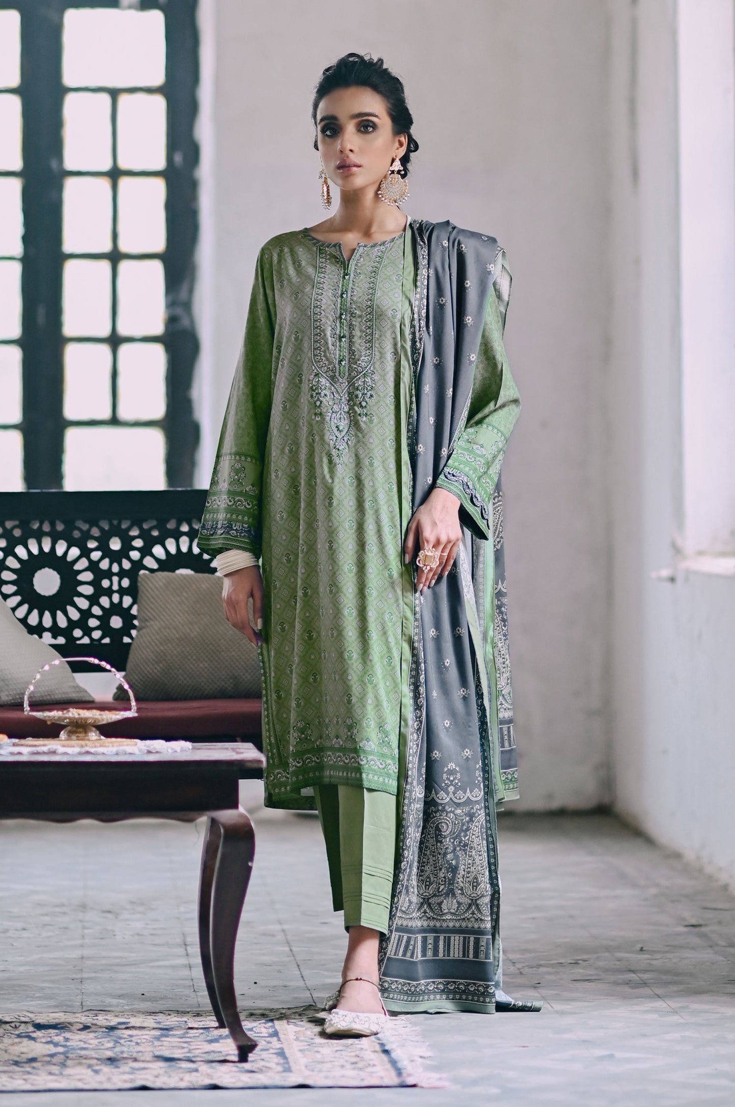 Stitched 3 Piece Embroidered Linen Viscose Suit