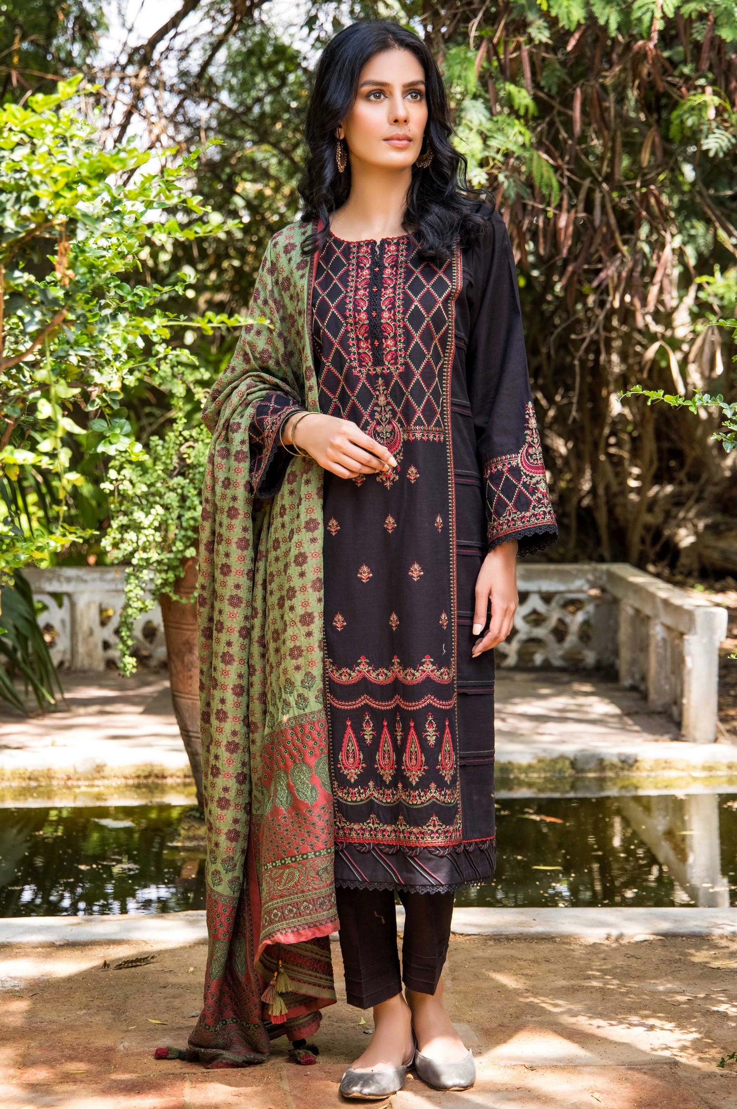 Stitched 3 Piece Embroidered Khaddar Shirt with Jacquard Dupatta