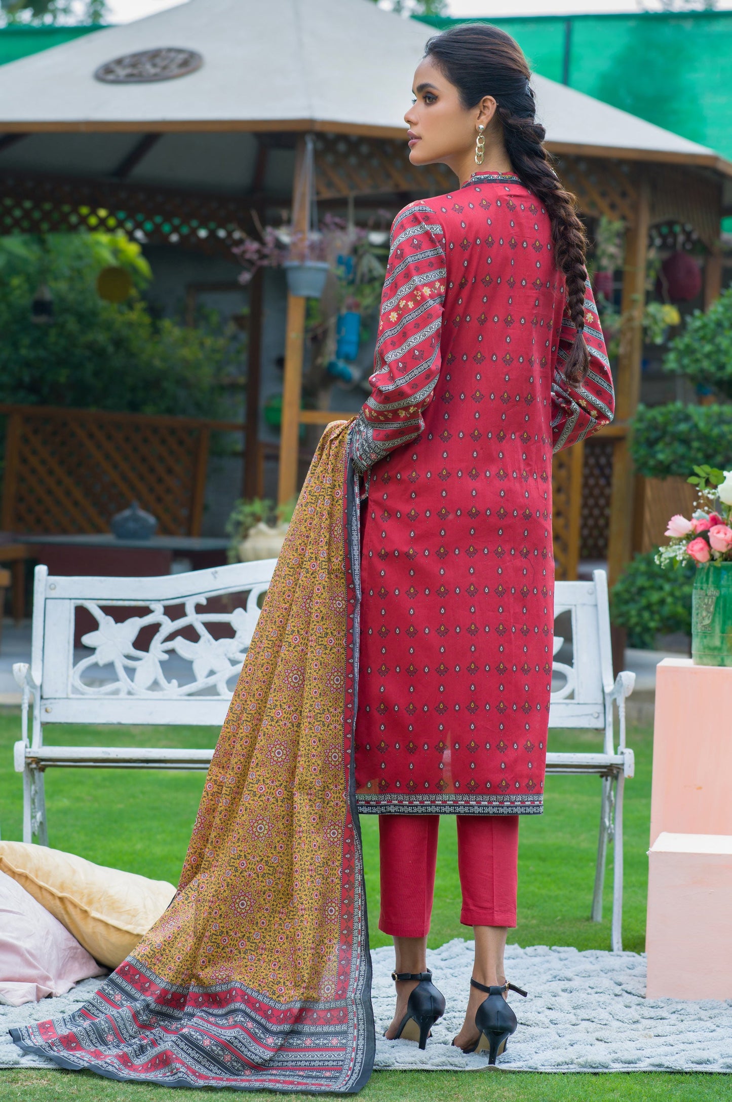 Stitched 3 Piece Printed Slub Lawn Suit