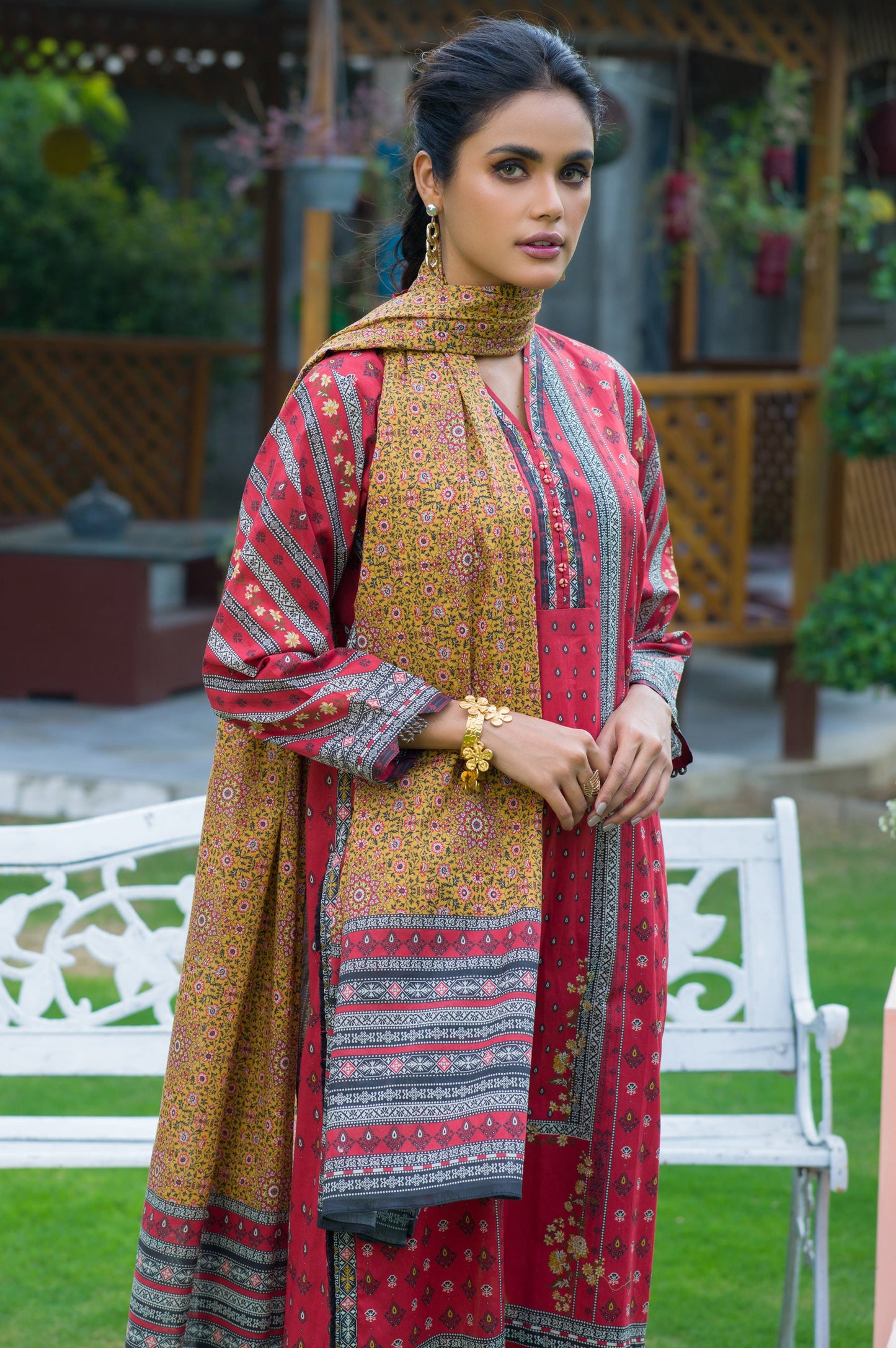 Stitched 3 Piece Printed Slub Lawn Suit