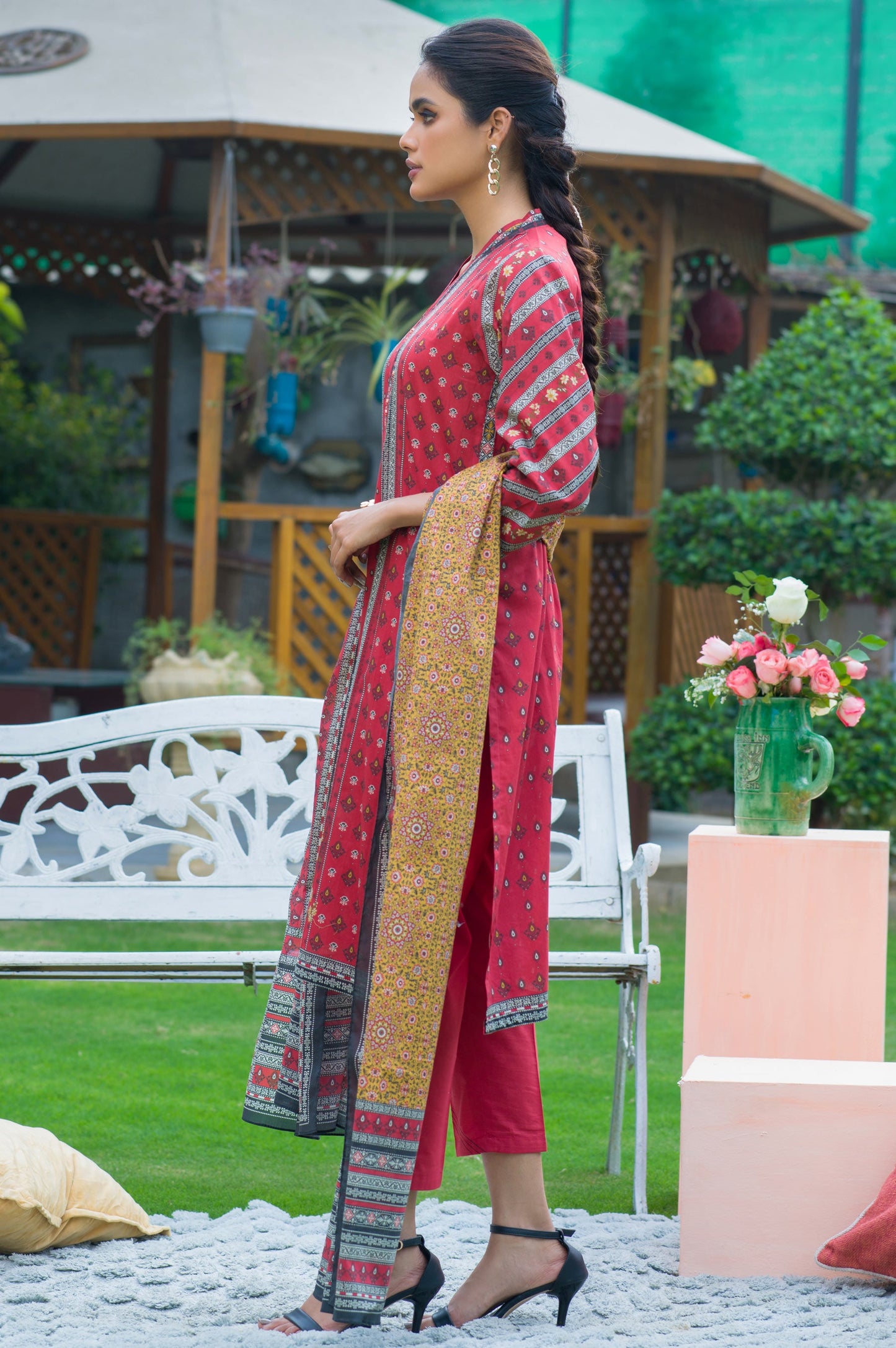 Stitched 3 Piece Printed Slub Lawn Suit