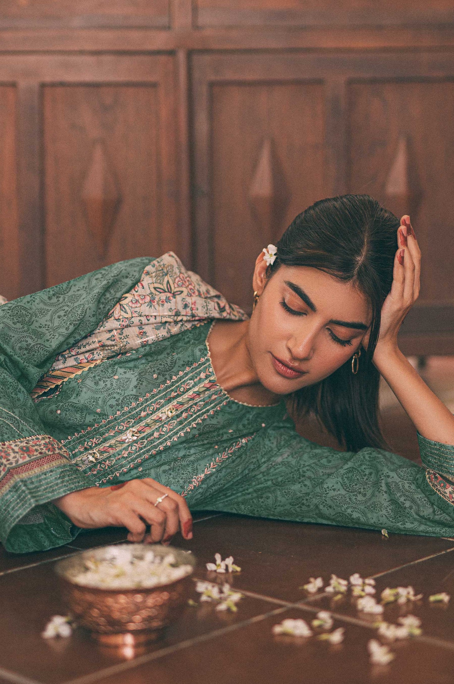 Stitched 3 Piece Embroidered Lawn with Zari Organza Suit