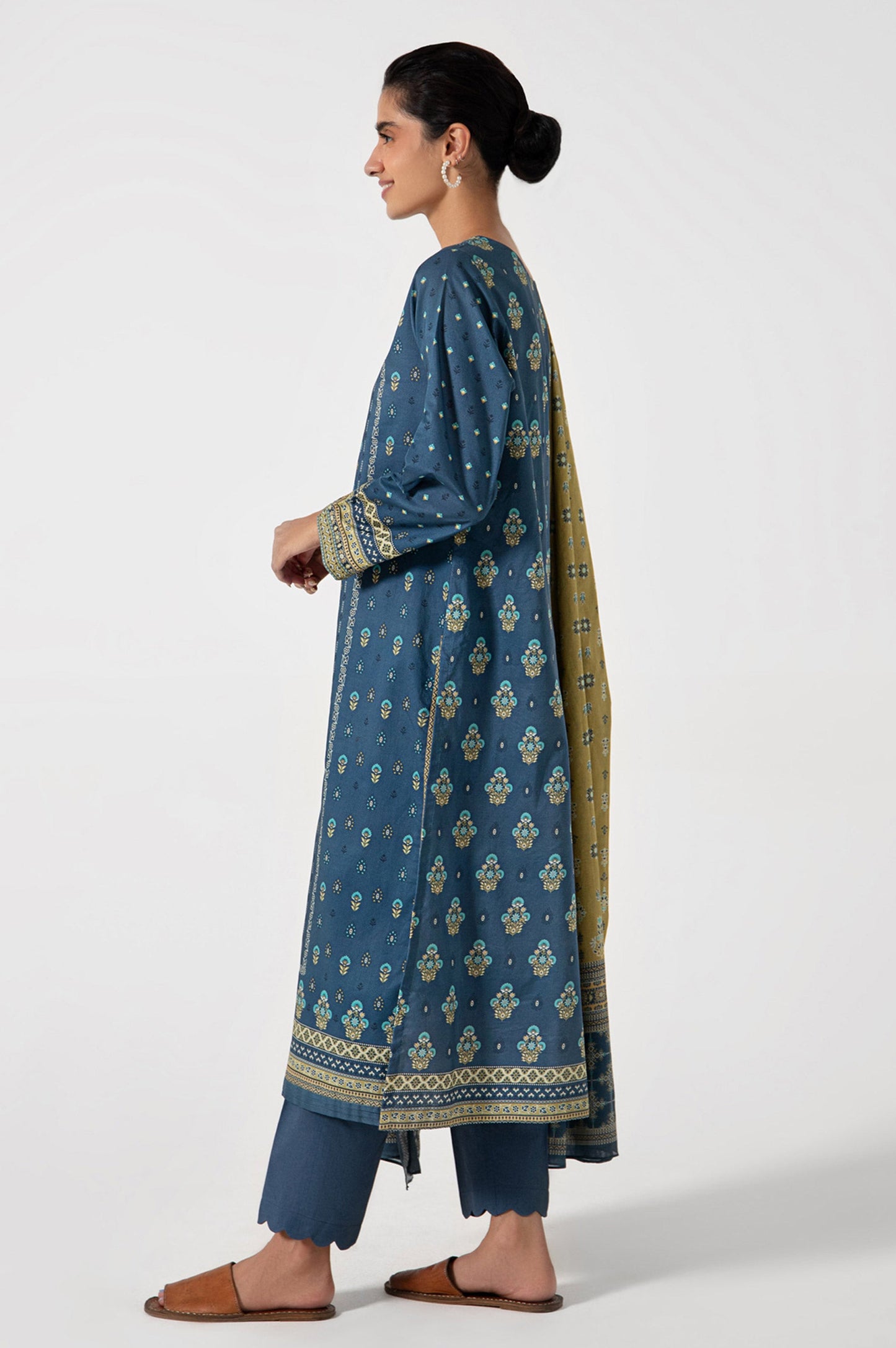 Stitched 3 Piece Embroidered Slub Lawn Suit