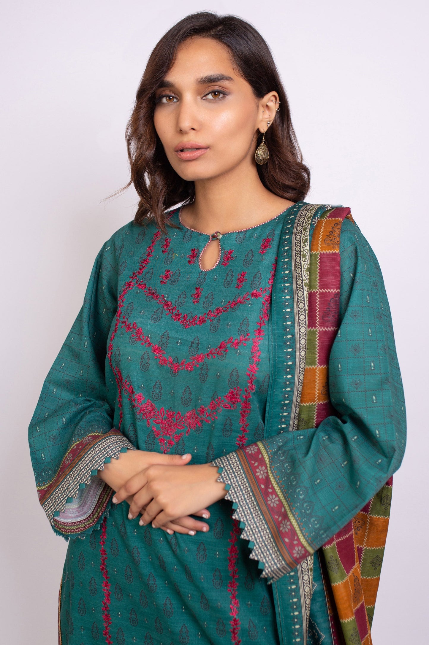 Unstitched 3 Piece Embroidered Khaddar Suit