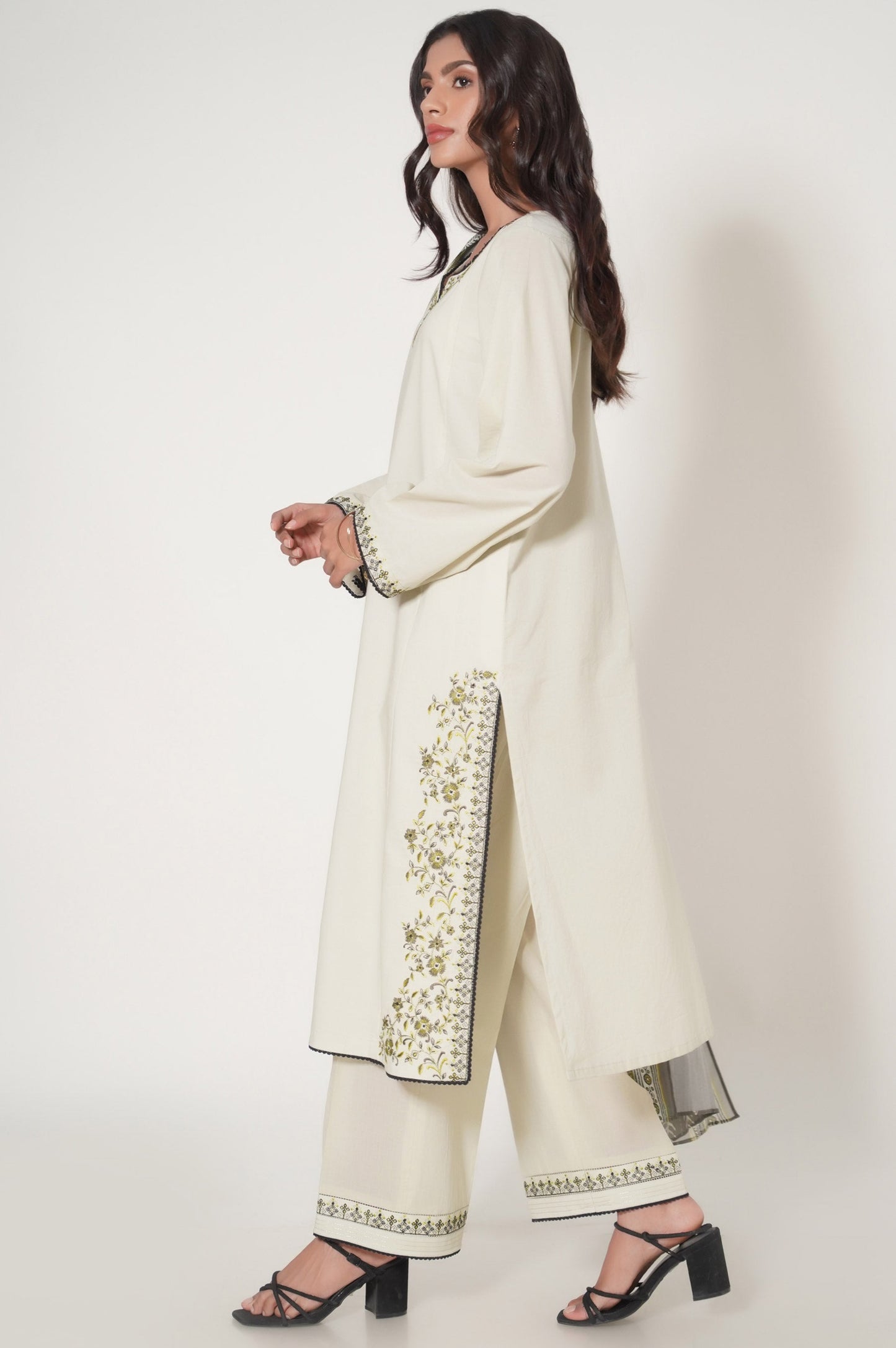 Unstitched 3 Piece Embroidered Slub Cambric Suit