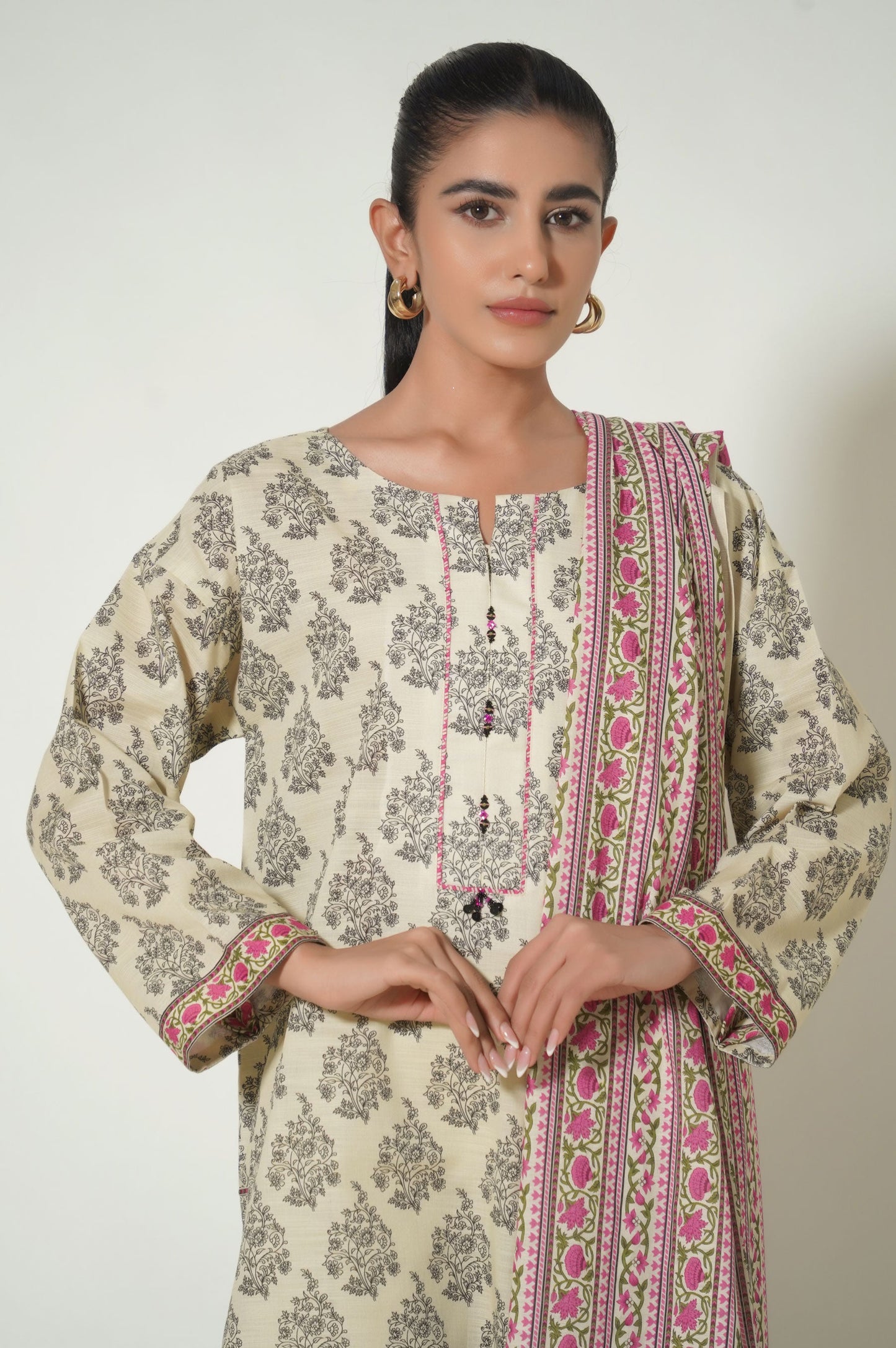 Unstitched 3 Piece Printed Khaddar Suit