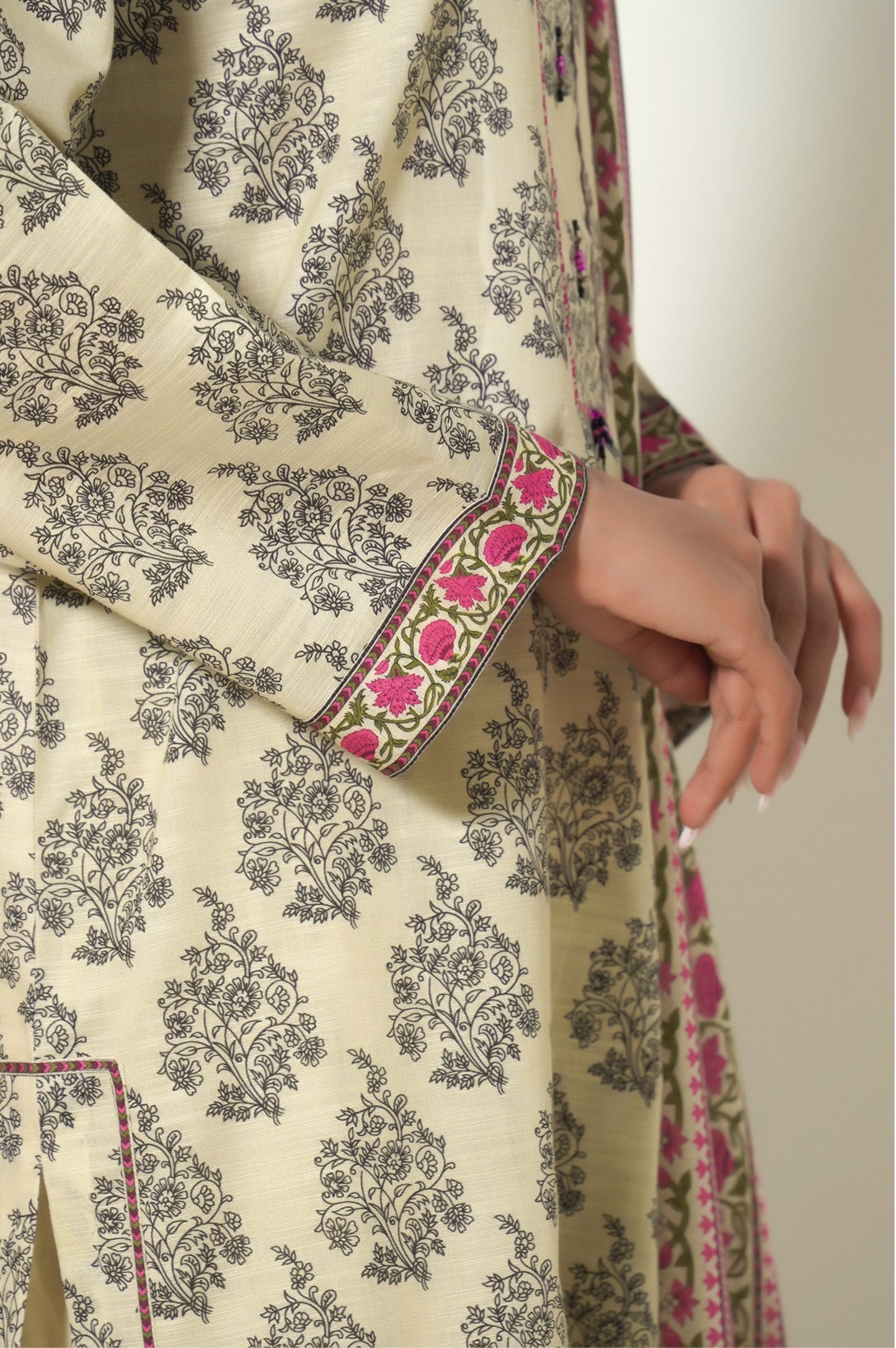 Unstitched 3 Piece Printed Khaddar Suit