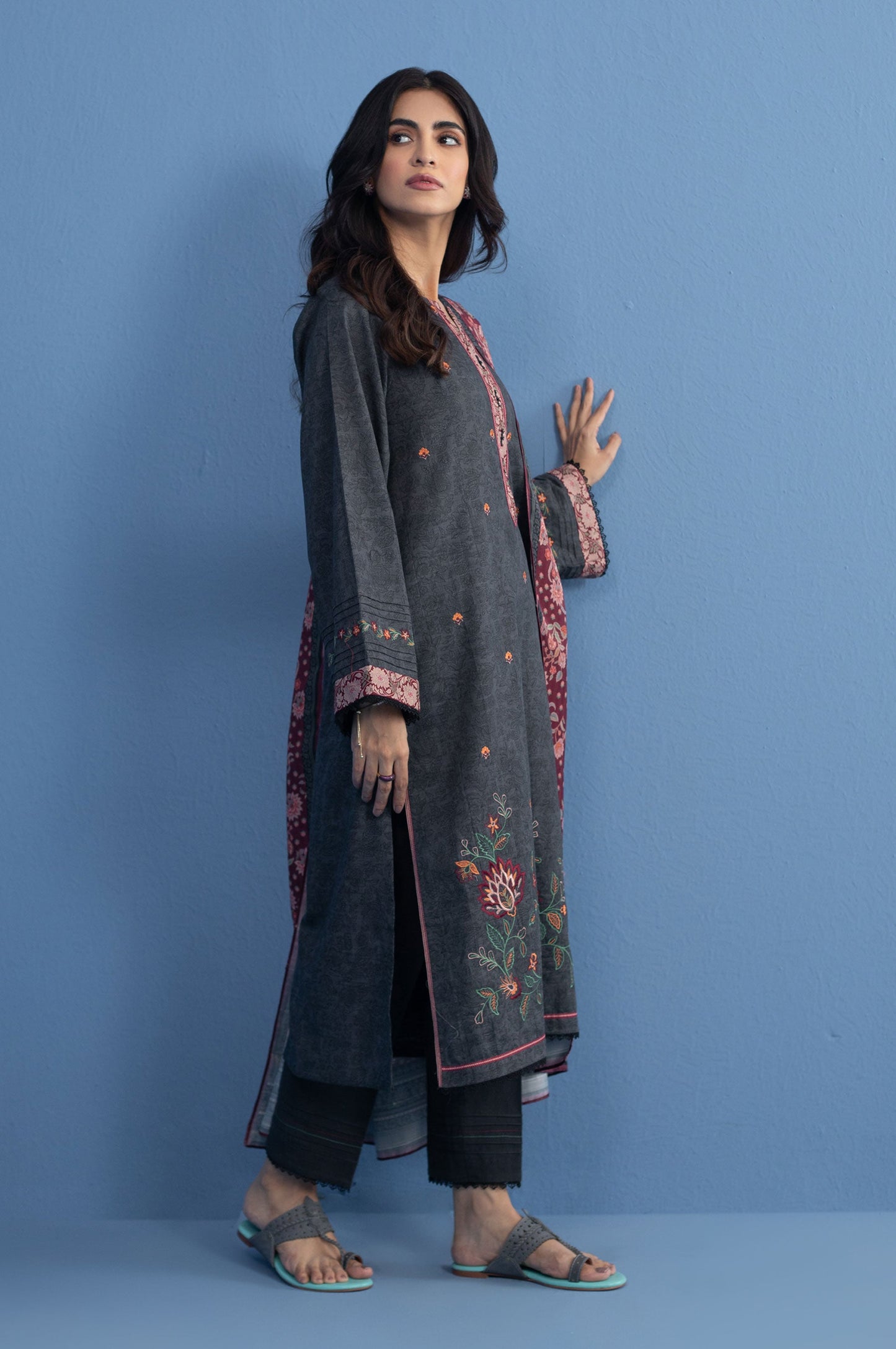 Unstitched 3 Piece Embroidered Khaddar Suit