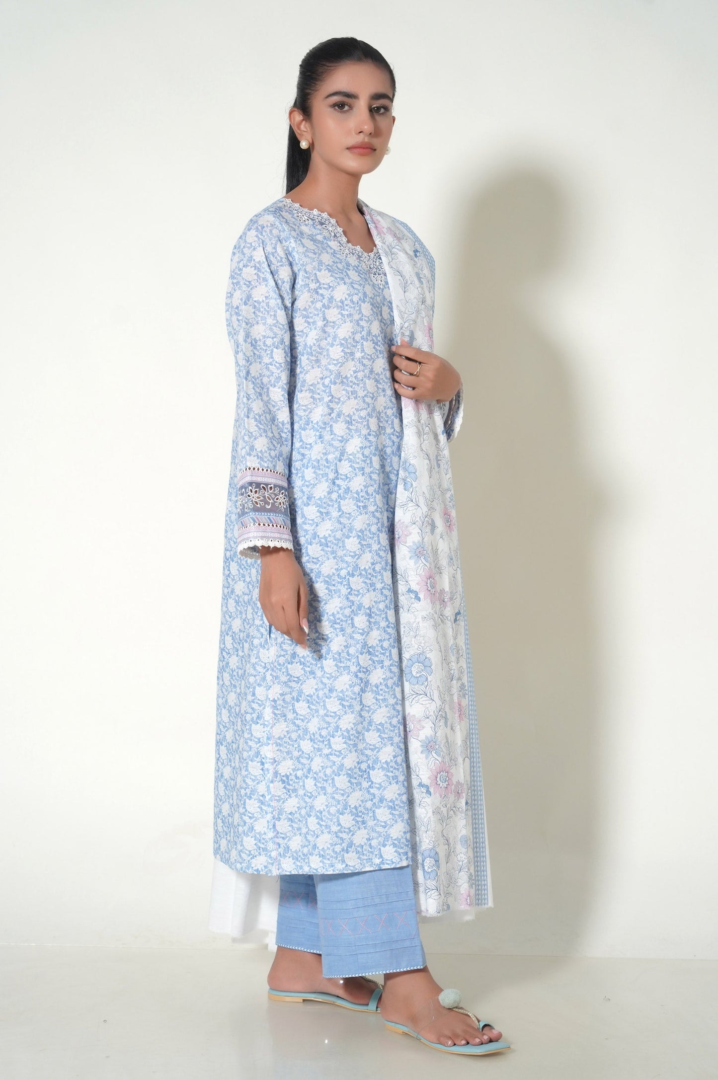 Stitched 3 Piece Printed Khaddar Suit