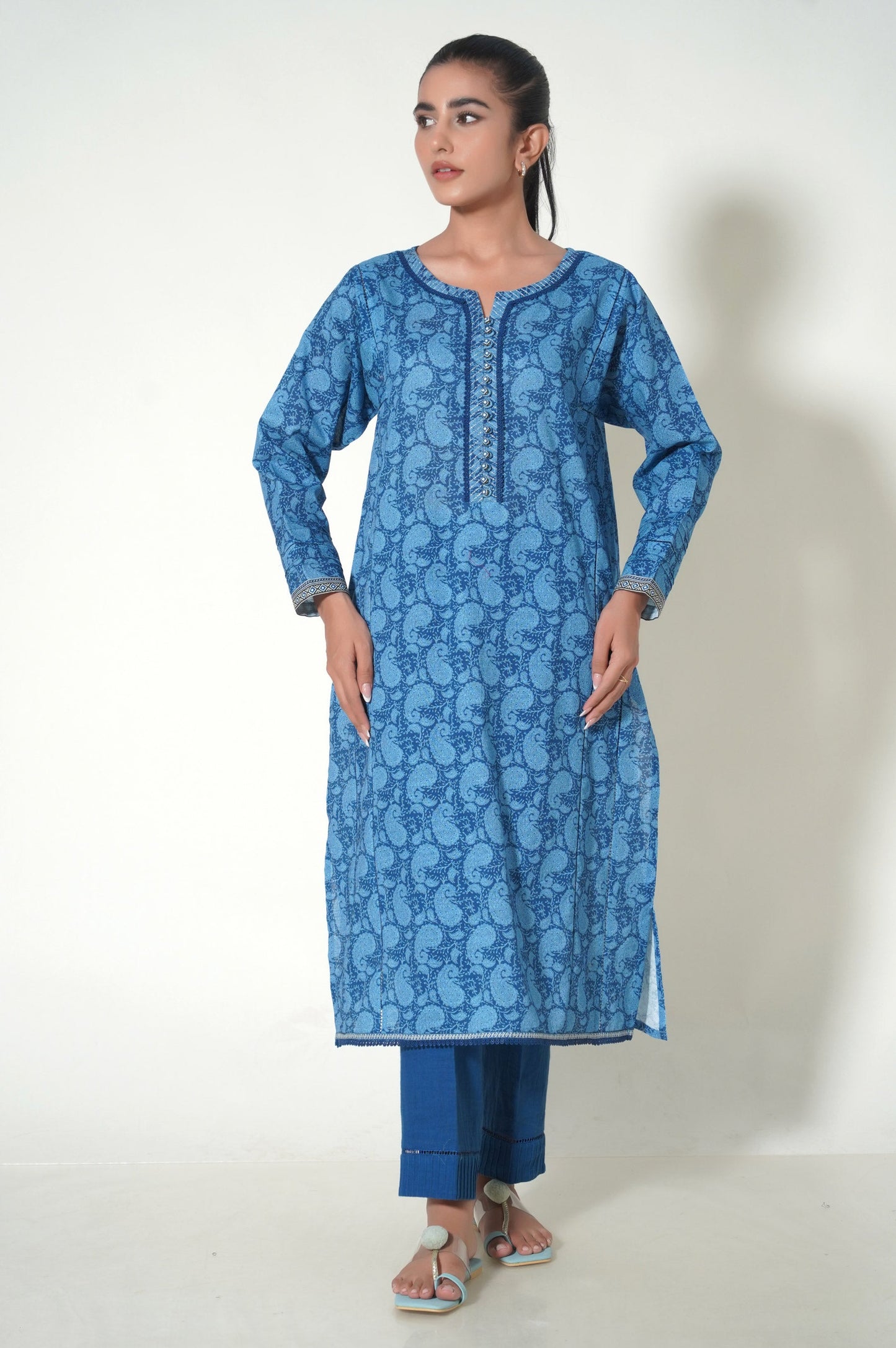 Unstitched 3 Piece Printed Khaddar Suit