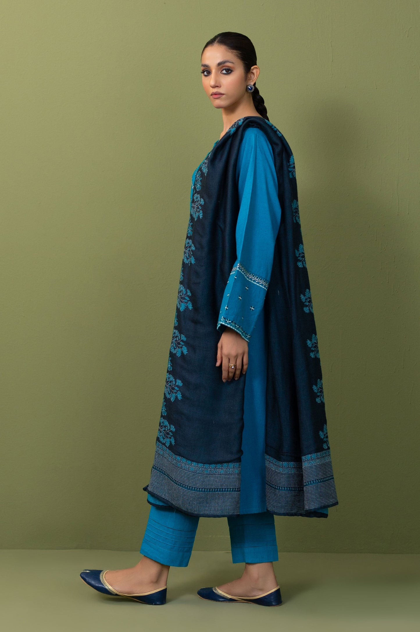 Unstitched 3 Piece Embroidered Neps Khaddar Suit