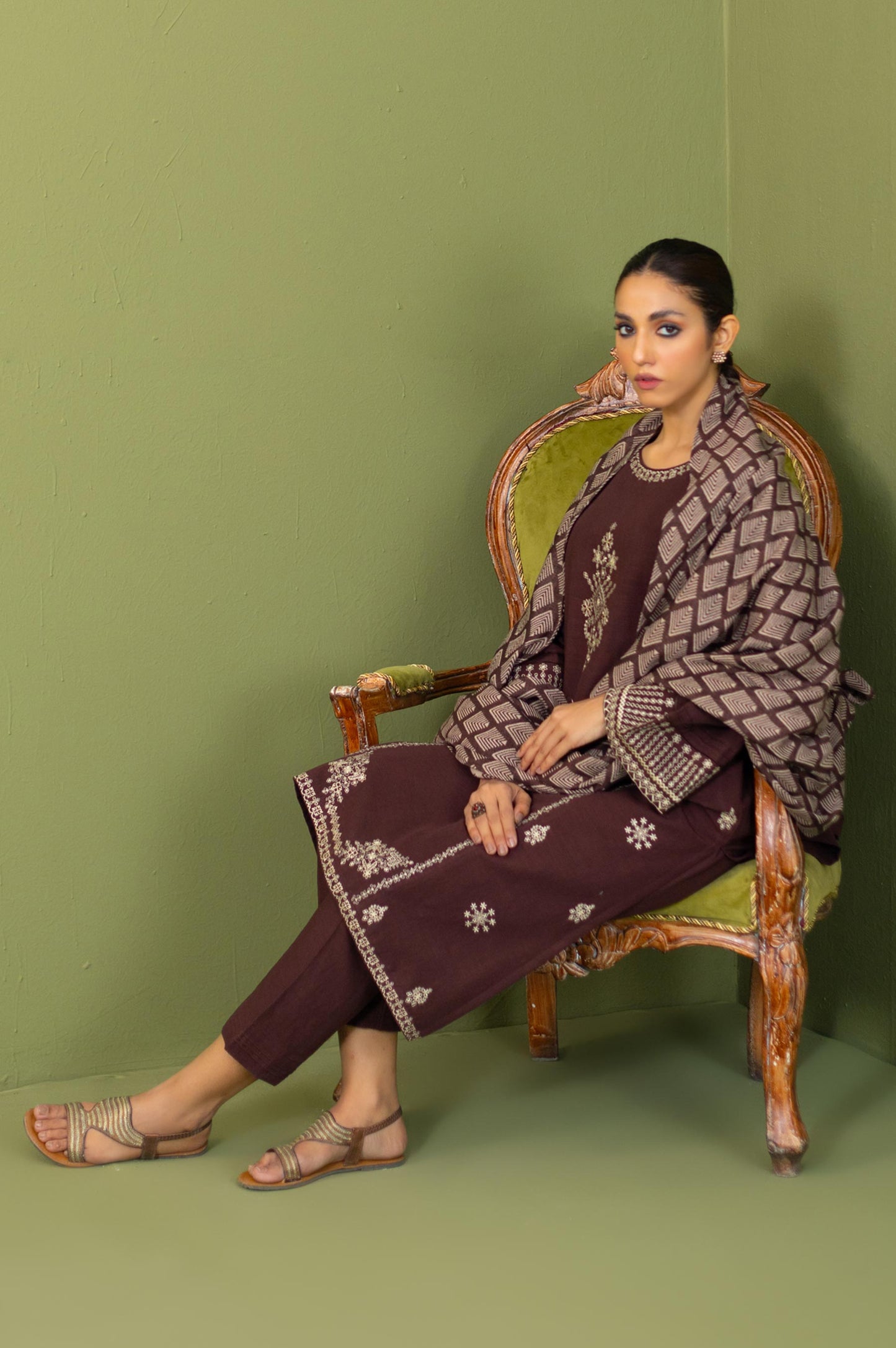 Unstitched 3 Piece Embroidered Doria Suit