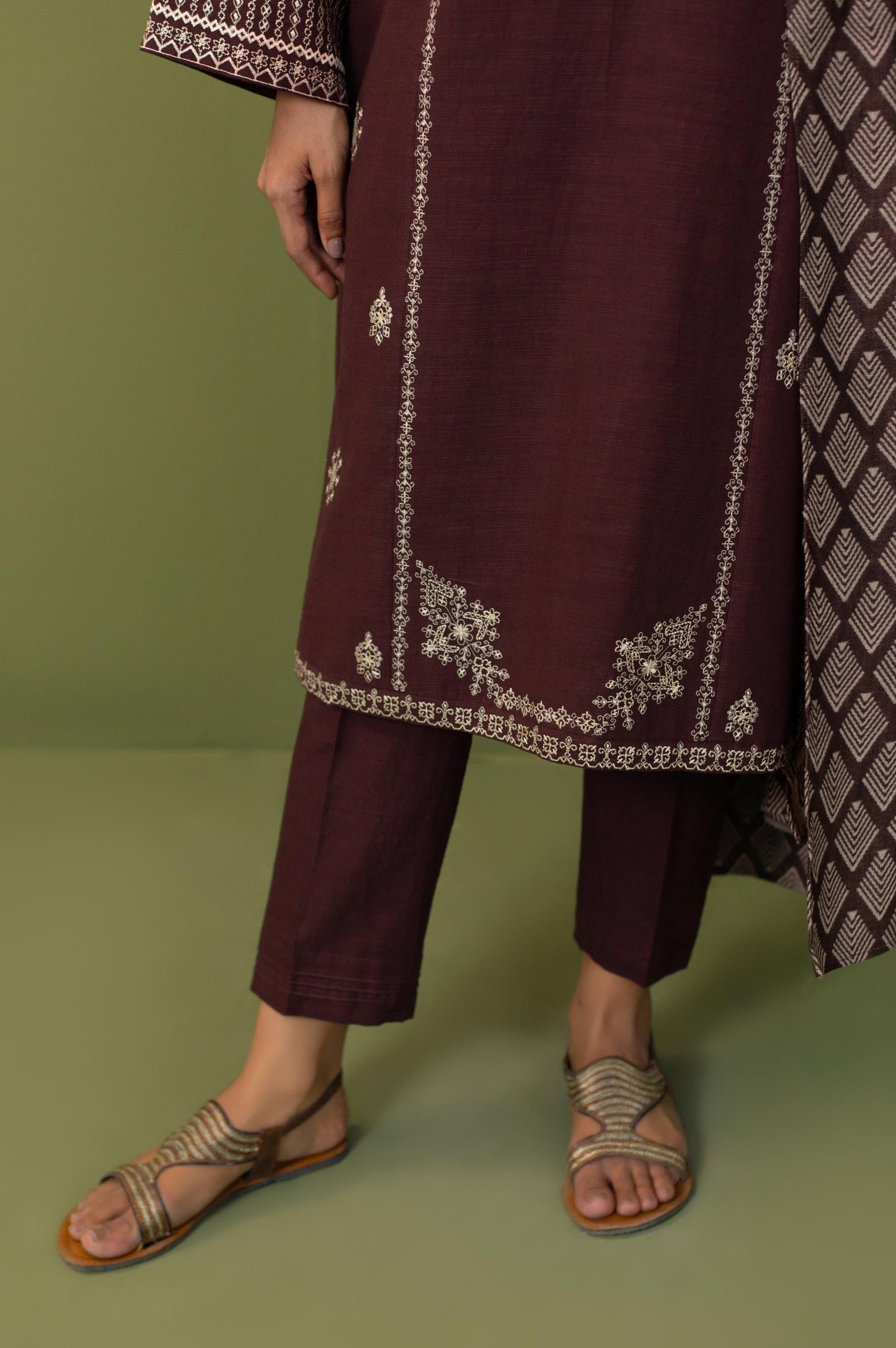 Unstitched 3 Piece Embroidered Doria Suit