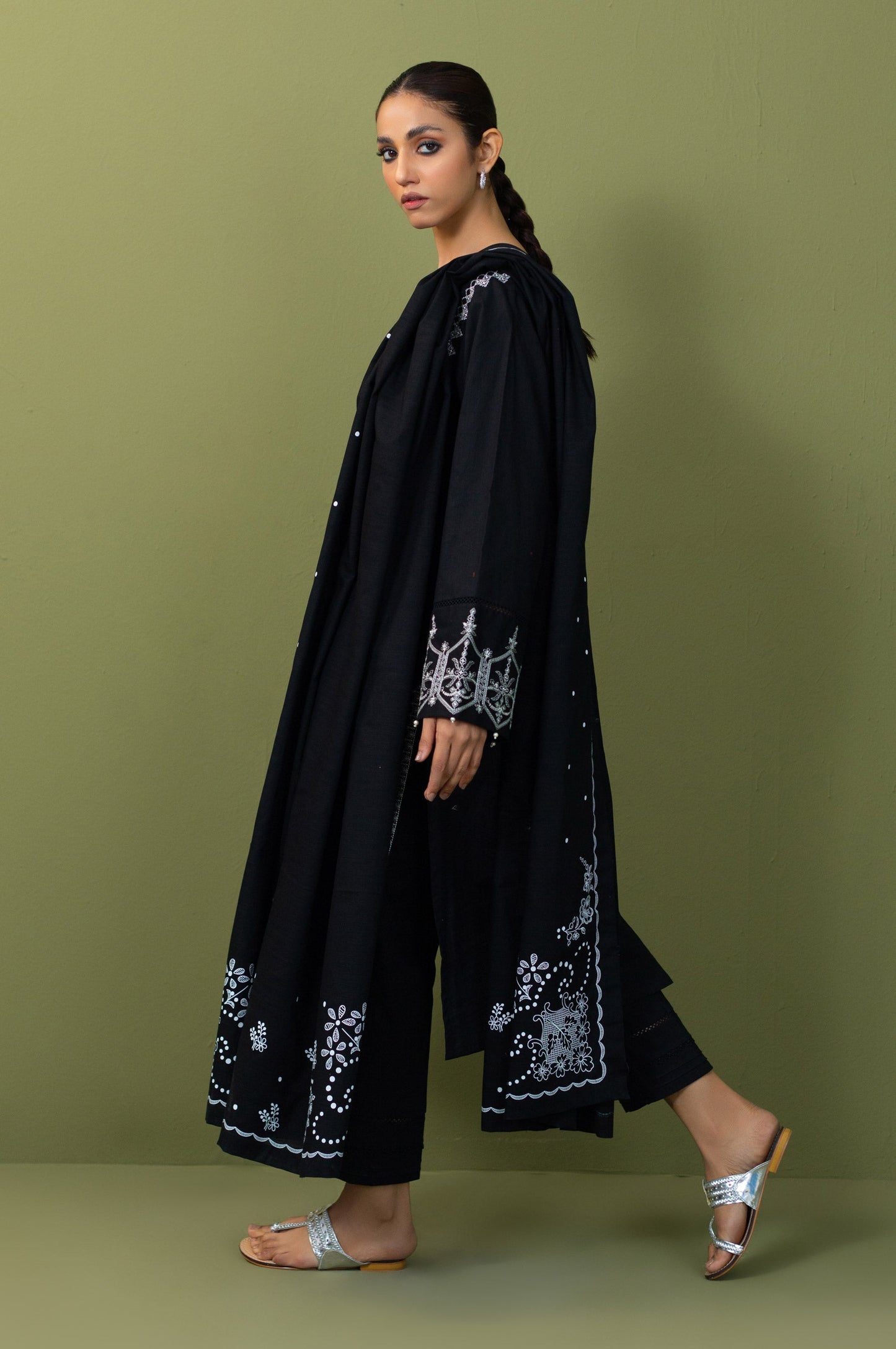 Stitched 3 Piece Both Side Slub Embroidered Khaddar Suit