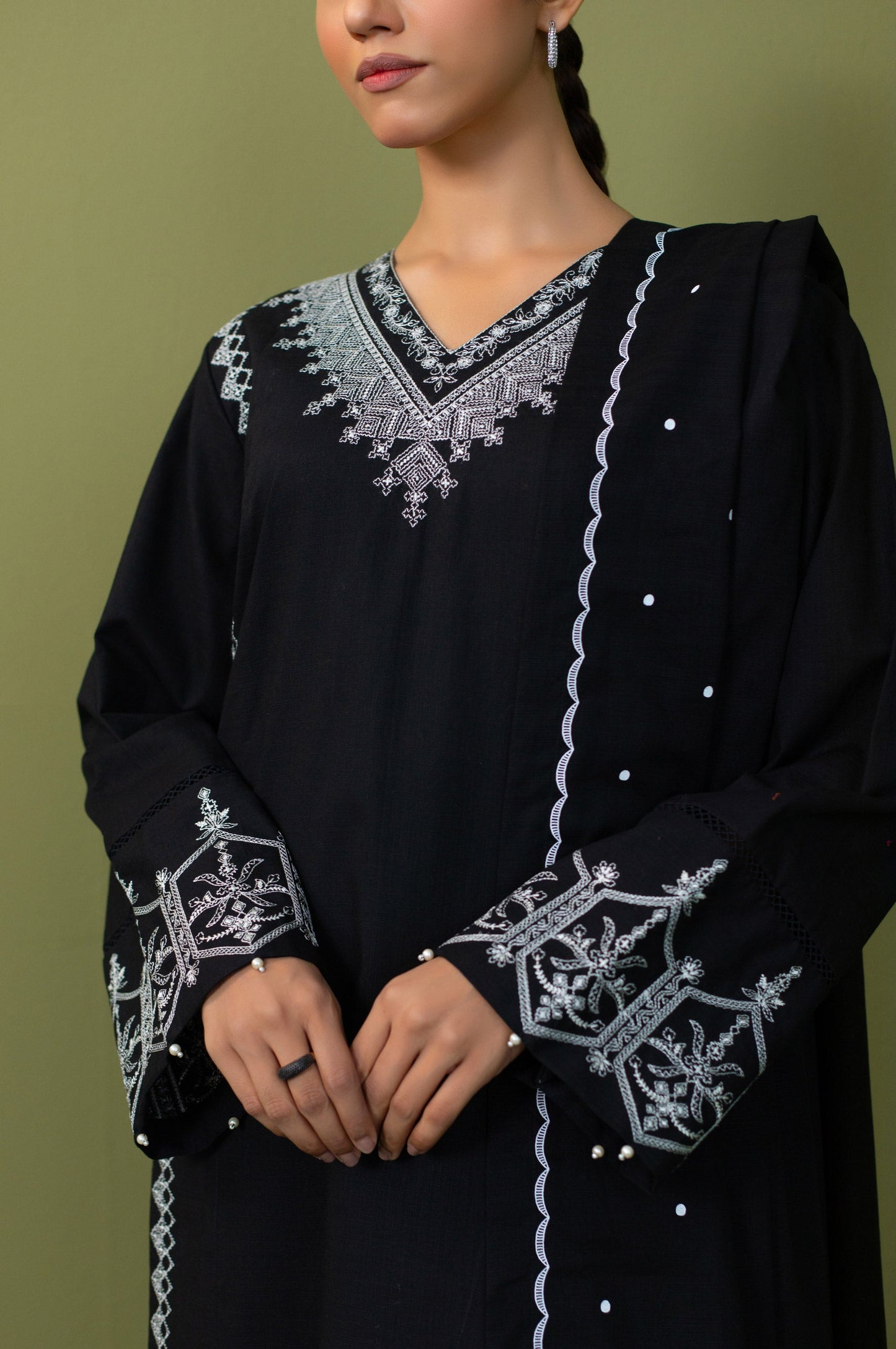 Stitched 3 Piece Both Side Slub Embroidered Khaddar Suit