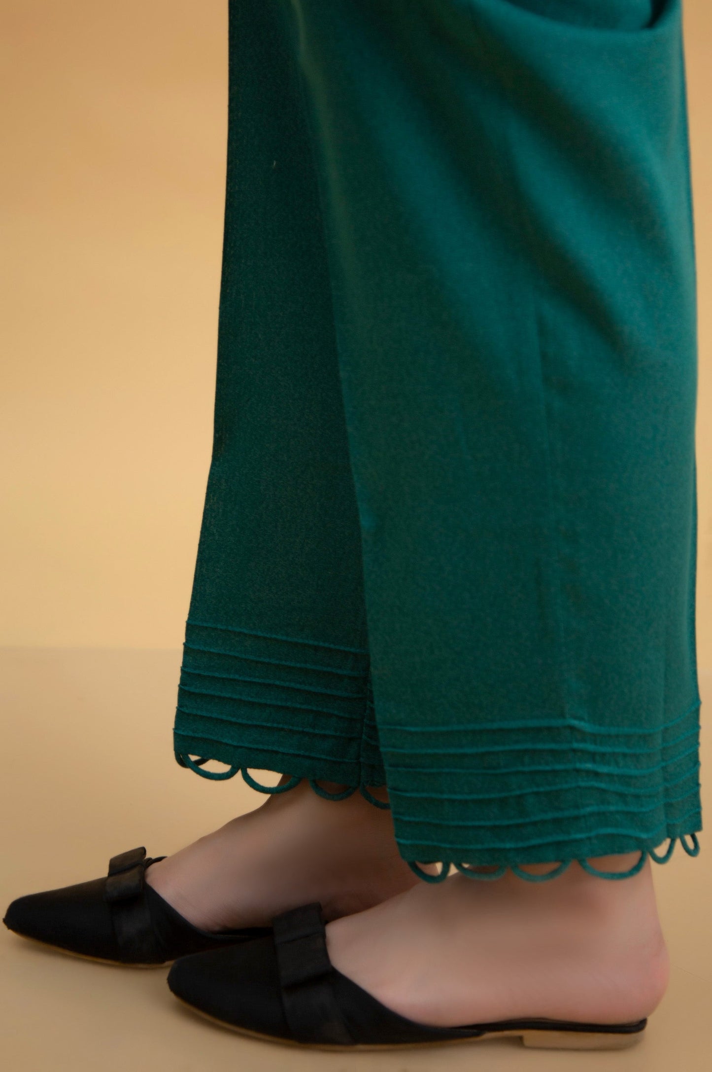 Basic Karandi Cigarette Pants - Green