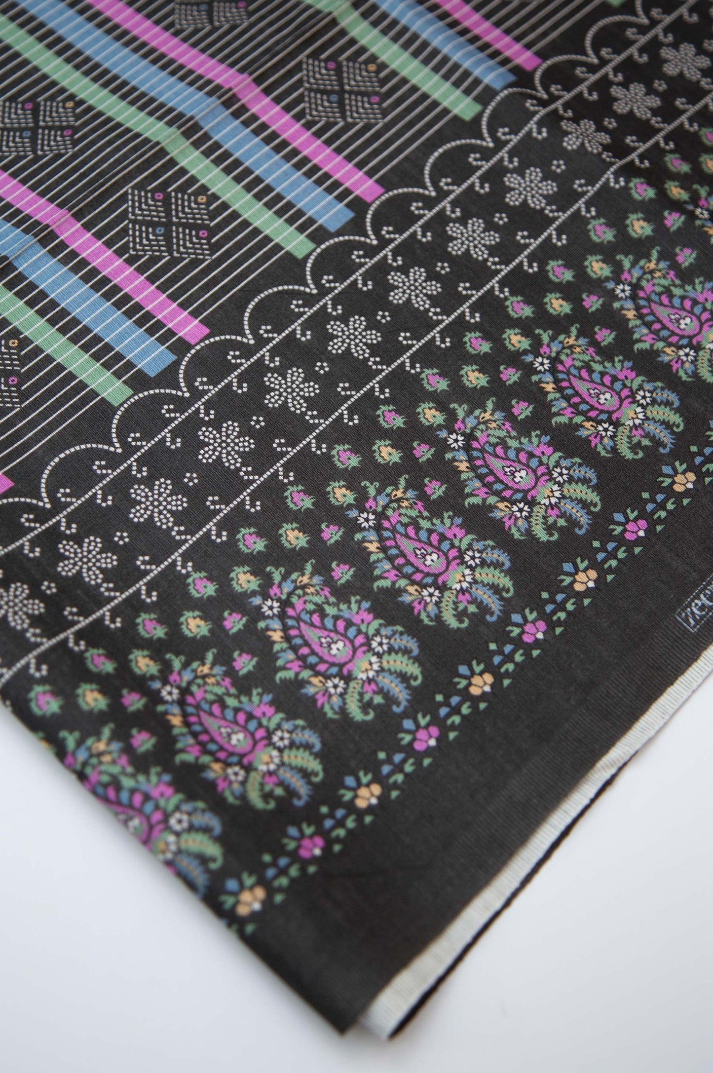 Printed Khaddar Dupatta - Black