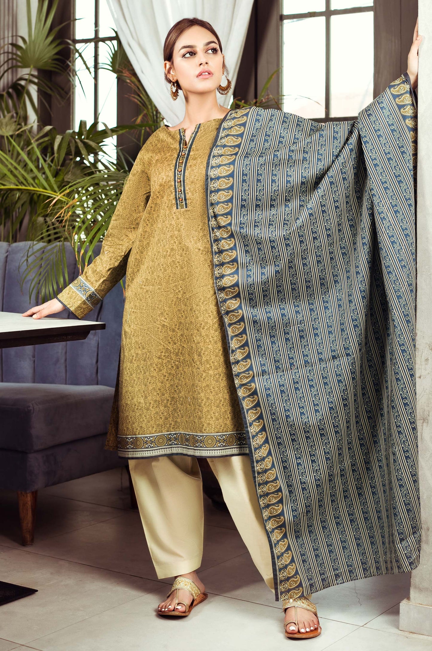 Stitched 2 Piece Printed Cambric Suit