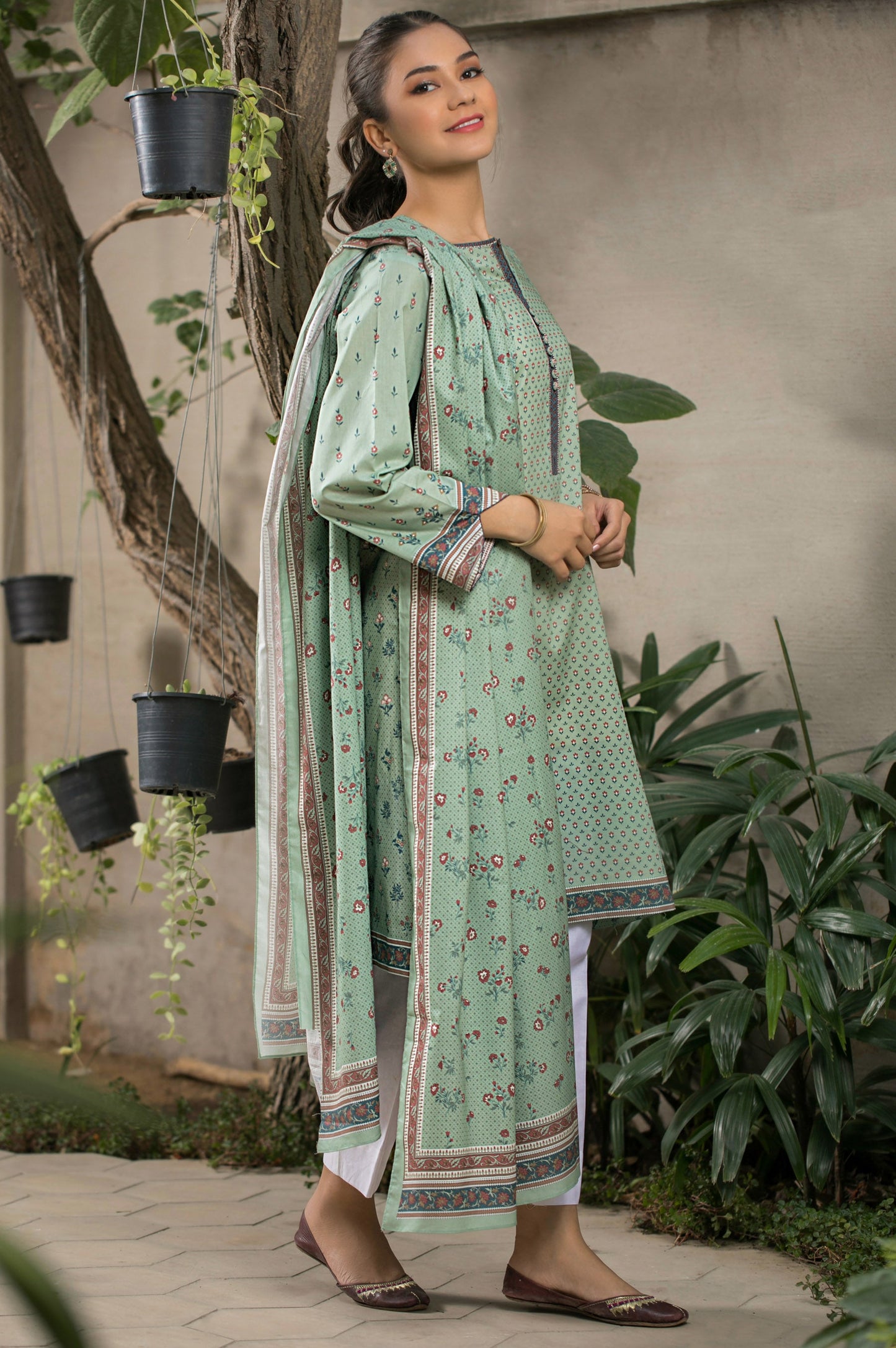 Stitched 2 Piece Printed Cambric Suit