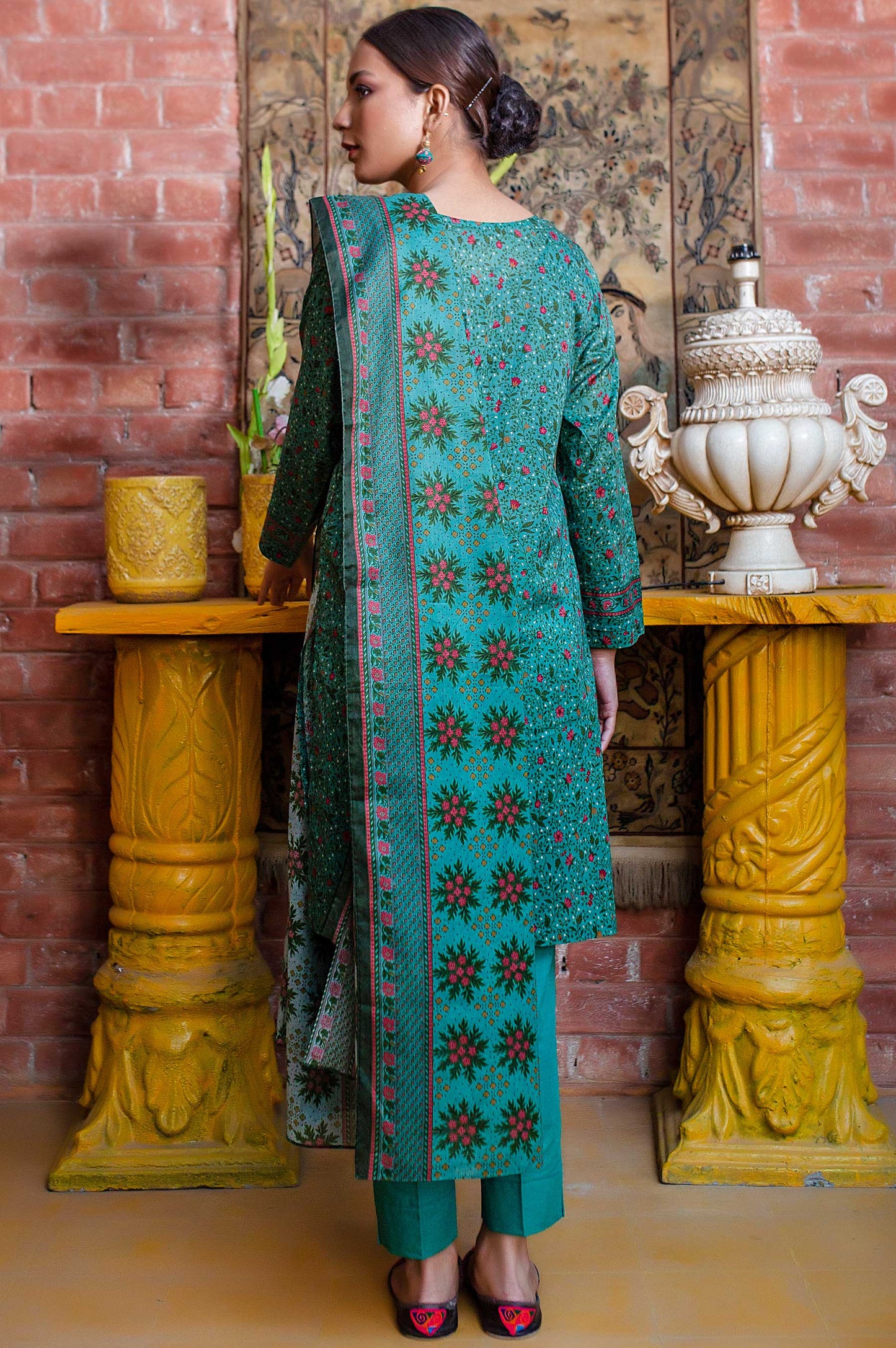 Stitched 3 Piece Printed Slub Lawn Suit with Printed Lawn Dupatta