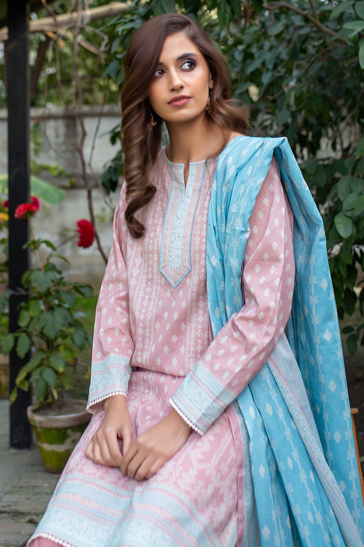 Stitched 3 Piece Digital Printed Doria Lawn Suit with Printed Lawn Dupatta